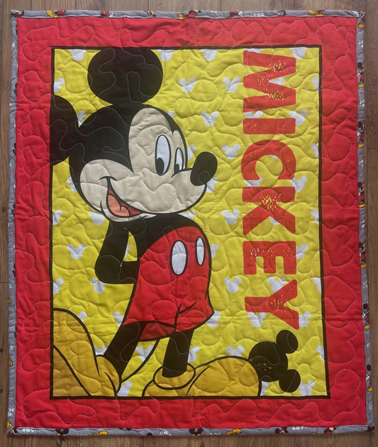 DISNEY CLASSIC MICKEY MOUSE 36"X44" QUILTED BLANKET with Soft Flannel backing