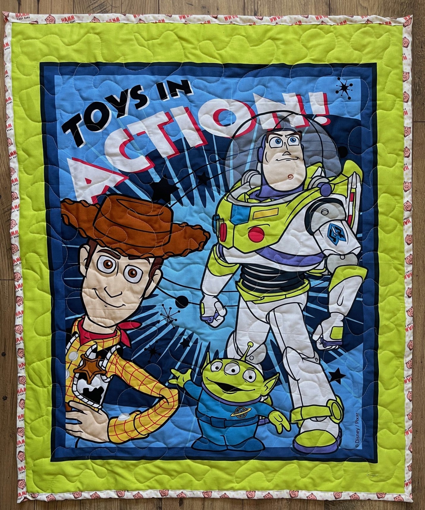 TOY STORY *TOYS IN ACTION* BUZZ LIGHTYEAR & SHERIFF WOODY INSPIRED QUILTED BLANKET