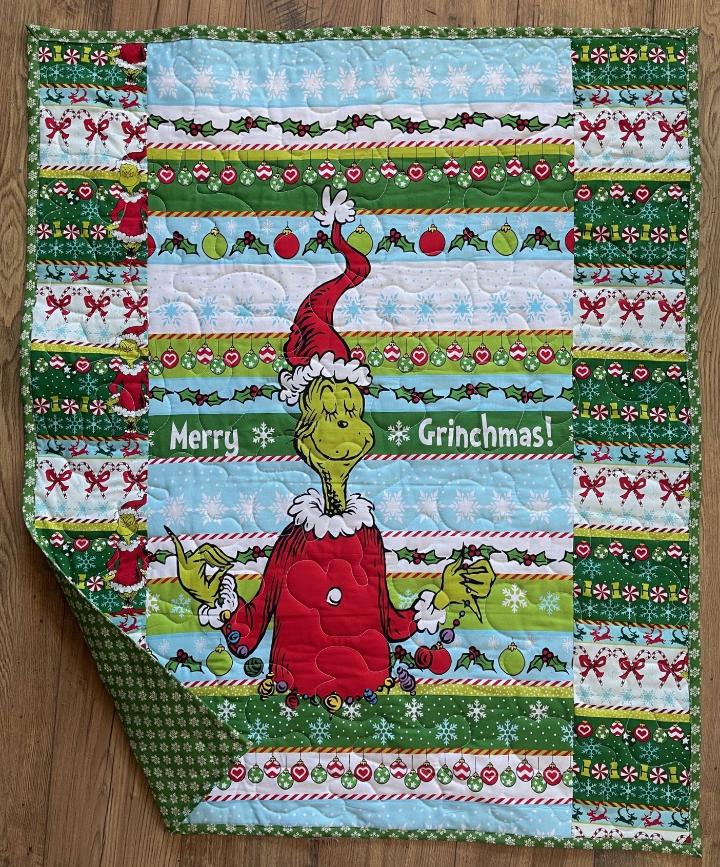 DR SEUSS HOW THE GRINCH STOLE CHRISTMAS Inspired Quilted Blanket MERRY GRINCHMAS!