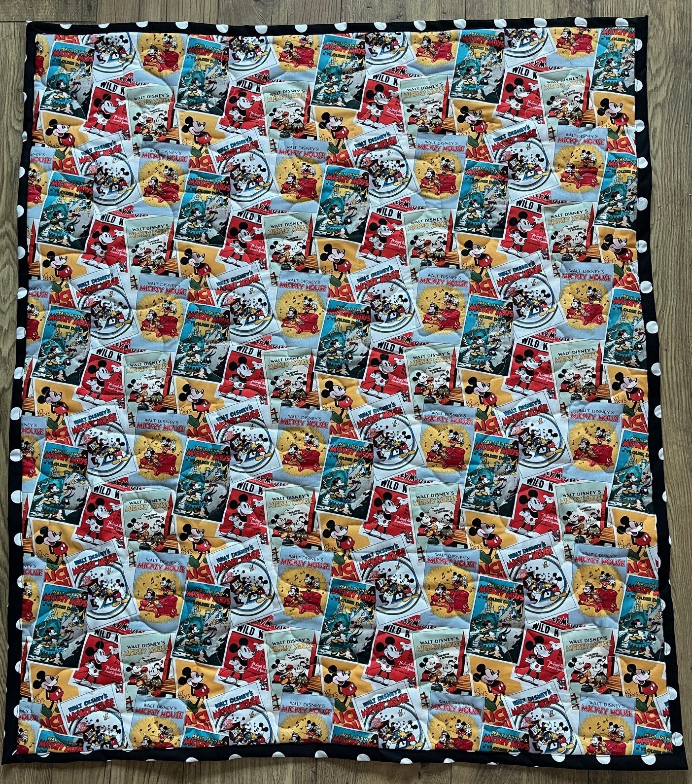 MICKEY MOUSE & MINNIE MOUSE POSTERS Inspired Quilted Blanket