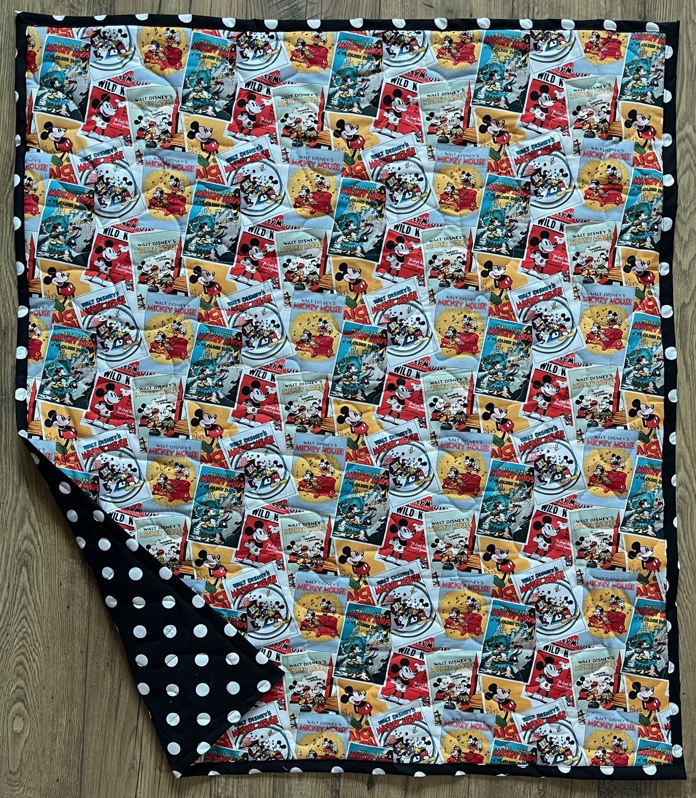 MICKEY MOUSE & MINNIE MOUSE POSTERS Inspired Quilted Blanket