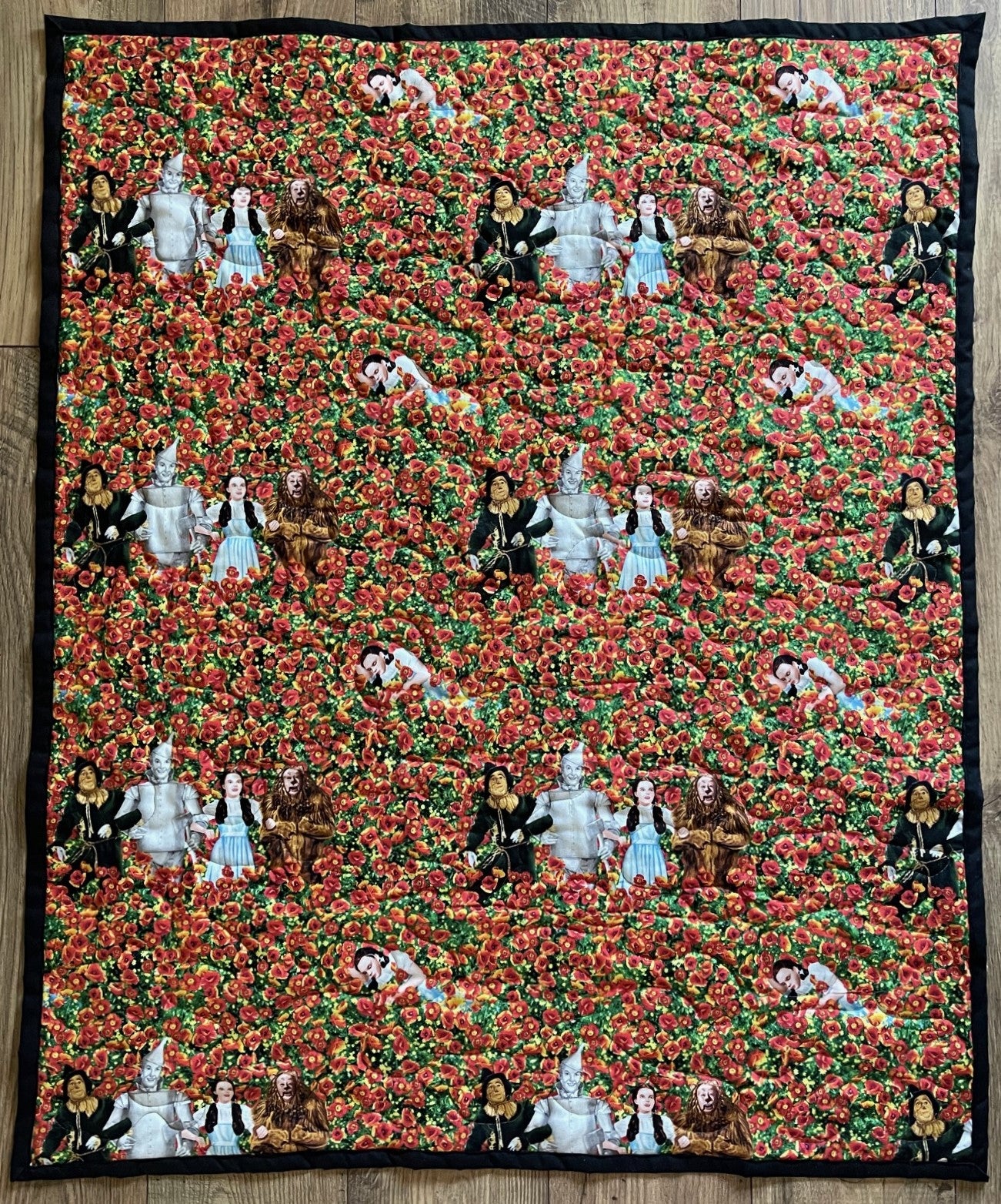 WIZARD OF OZ MOVIE, DOROTHY, TOTO, SCARECROW, TINMAN & COWARDLY LION IN THE POPPIES Inspired Quilted Blanket