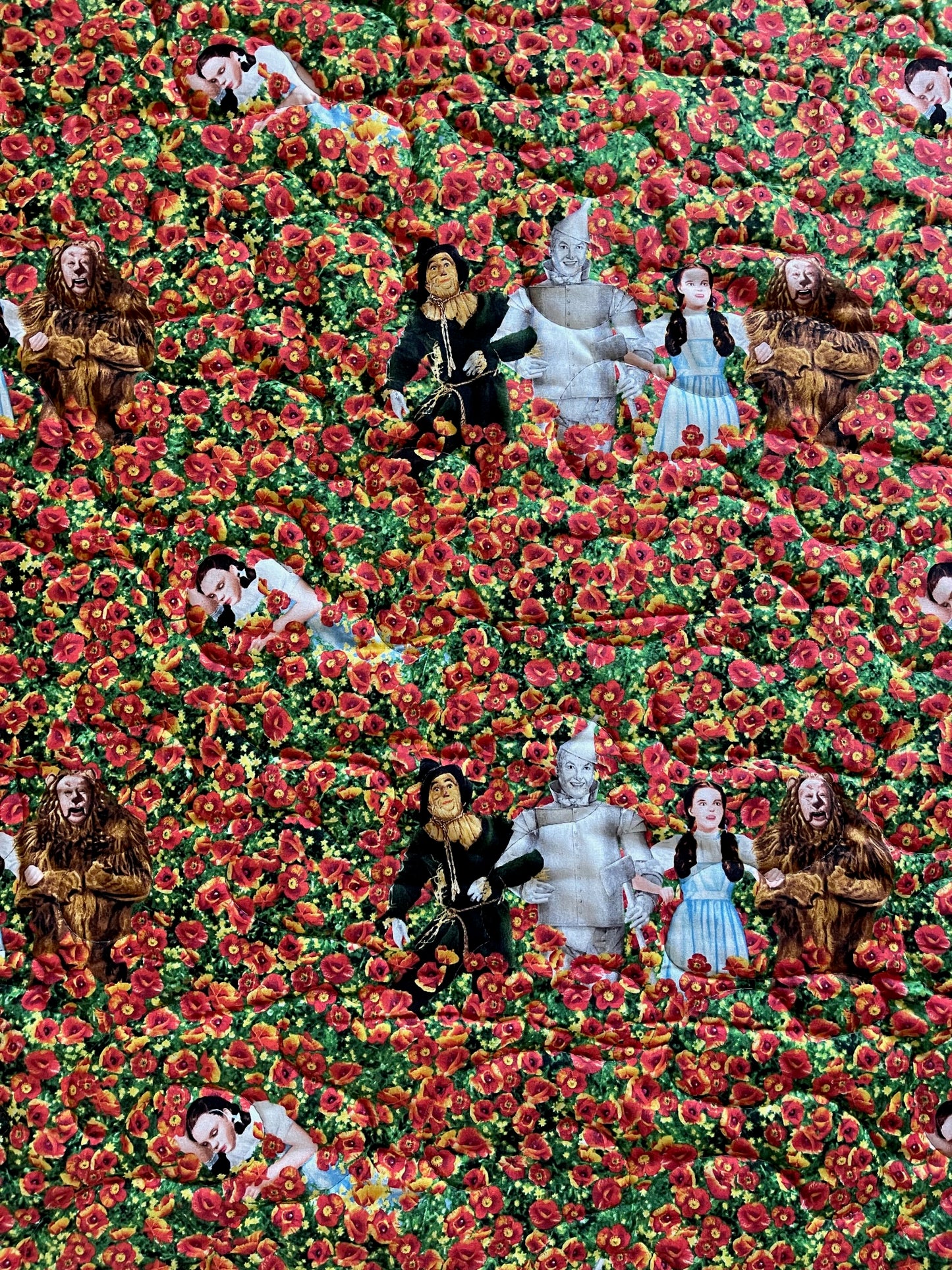 WIZARD OF OZ MOVIE, DOROTHY, TOTO, SCARECROW, TINMAN & COWARDLY LION IN THE POPPIES Inspired Quilted Blanket