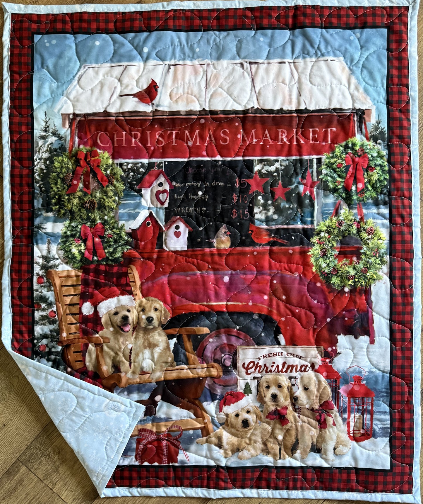 HAVE A GOLDEN CHRISTMAS HOLIDAY GOLDEN RETRIEVERS CHRISTMAS MARKET Quilted Blanket