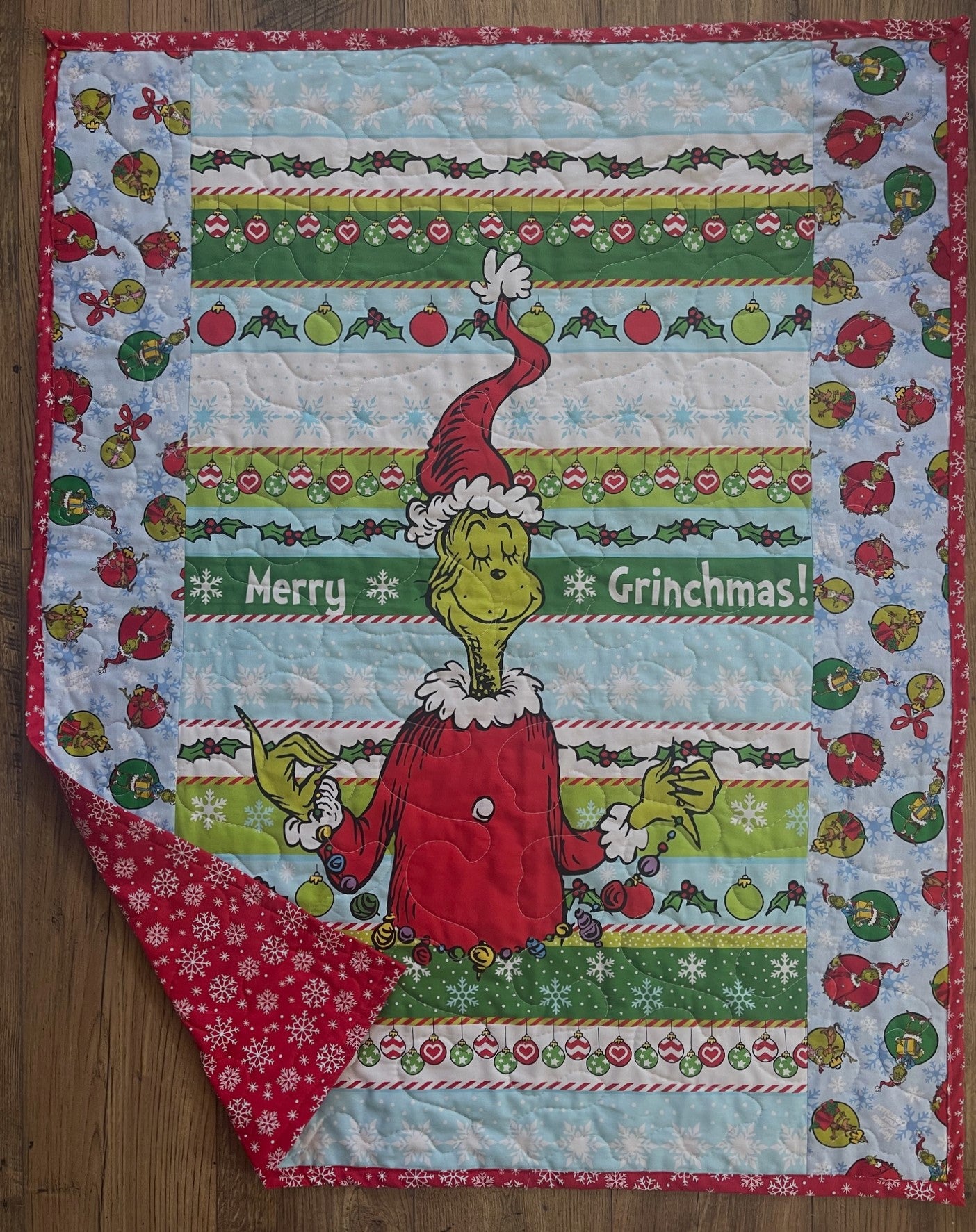 DR SEUSS HOW THE GRINCH STOLE CHRISTMAS Inspired Quilted Blanket MERRY GRINCHMAS!