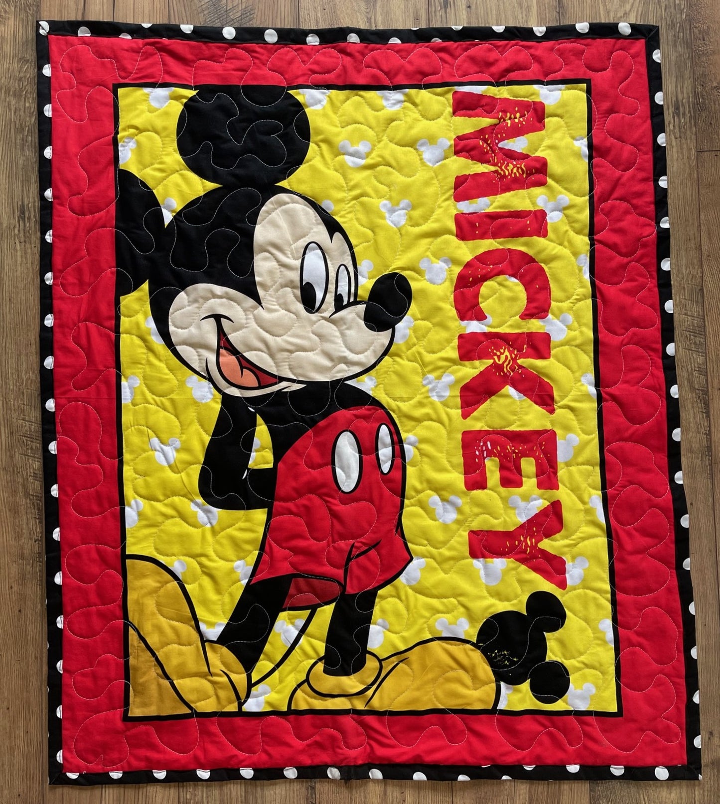 CLASSIC INSPIRED MICKEY MOUSE 36"X44" QUILTED BLANKET