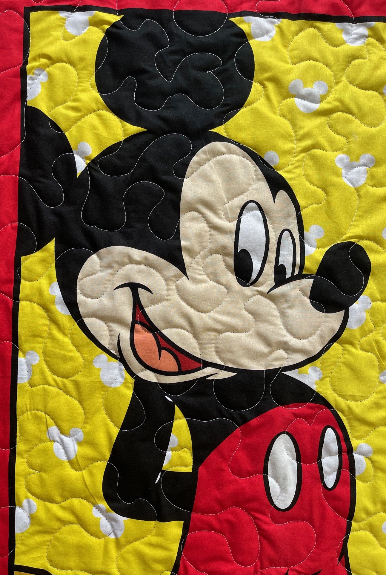 CLASSIC INSPIRED MICKEY MOUSE 36"X44" QUILTED BLANKET