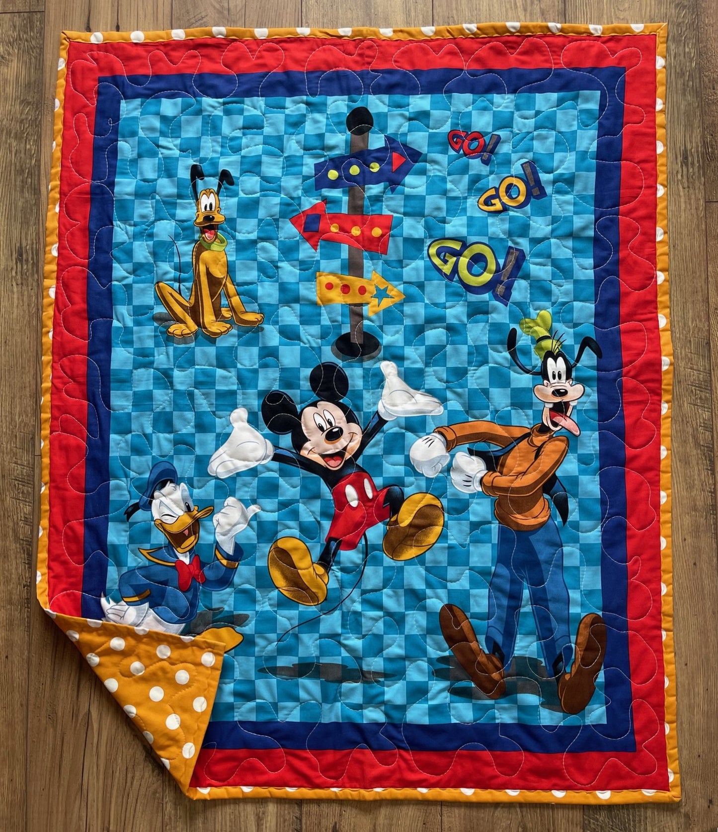 GO GO GO MICKEY MOUSE, PLUTO, GOOFY, DONALD DUCK QUILTED BLANKET