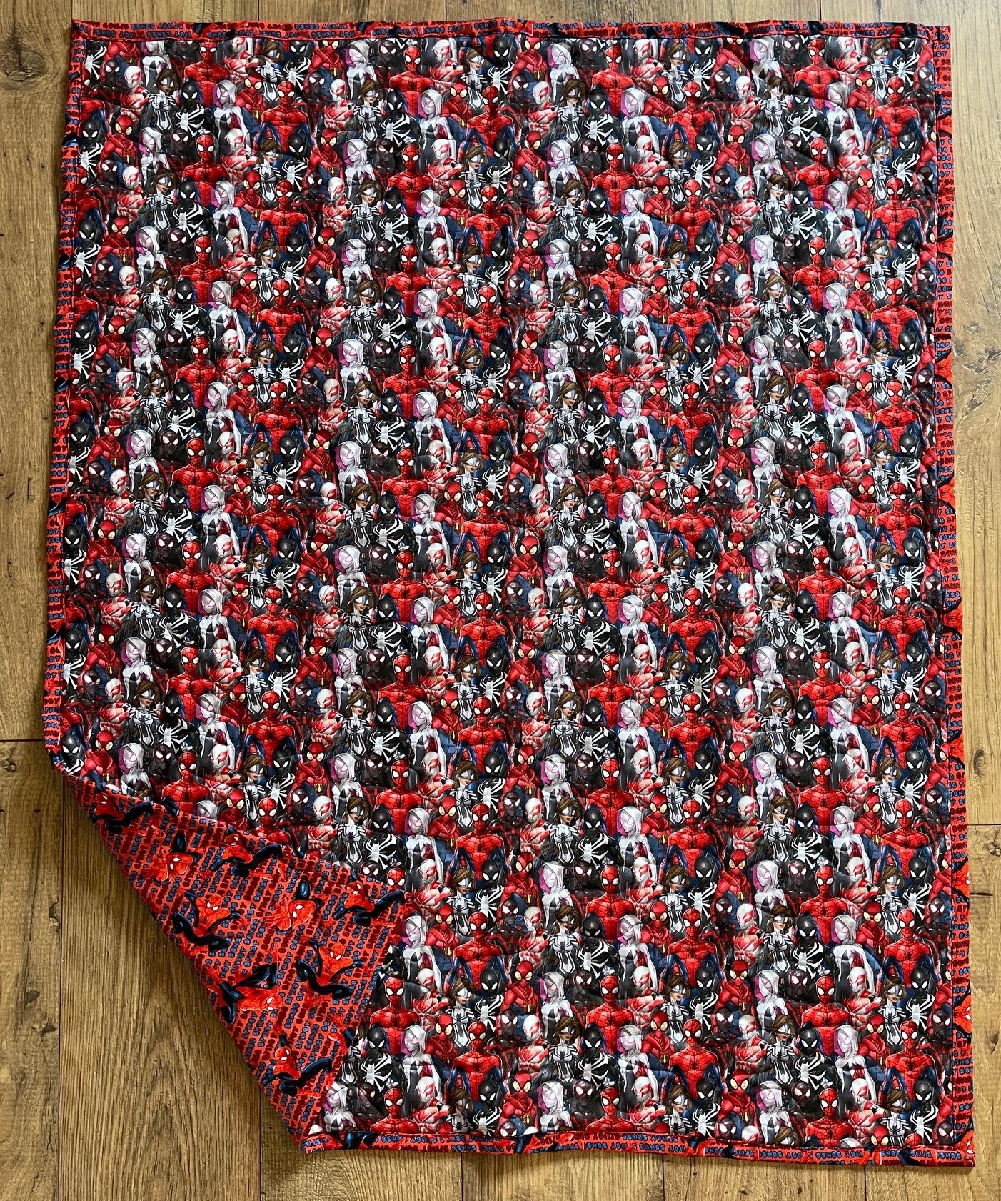 MARVEL THE AMAZING SPIDER-MAN CHARACTERS SPIDEY SENSE REVERSIBLE QUILTED BLANKET