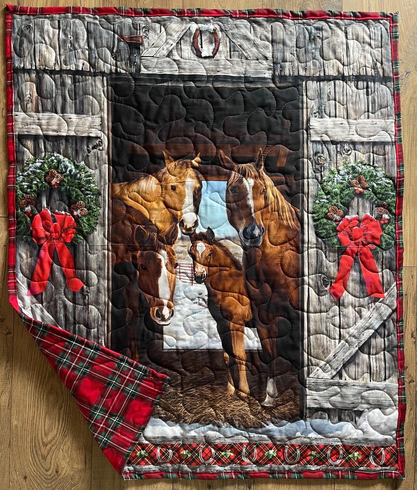 HAY IT'S CHRISTMAS! BEAUTIFUL HORSES IN THE BARN QUILTED BLANKET