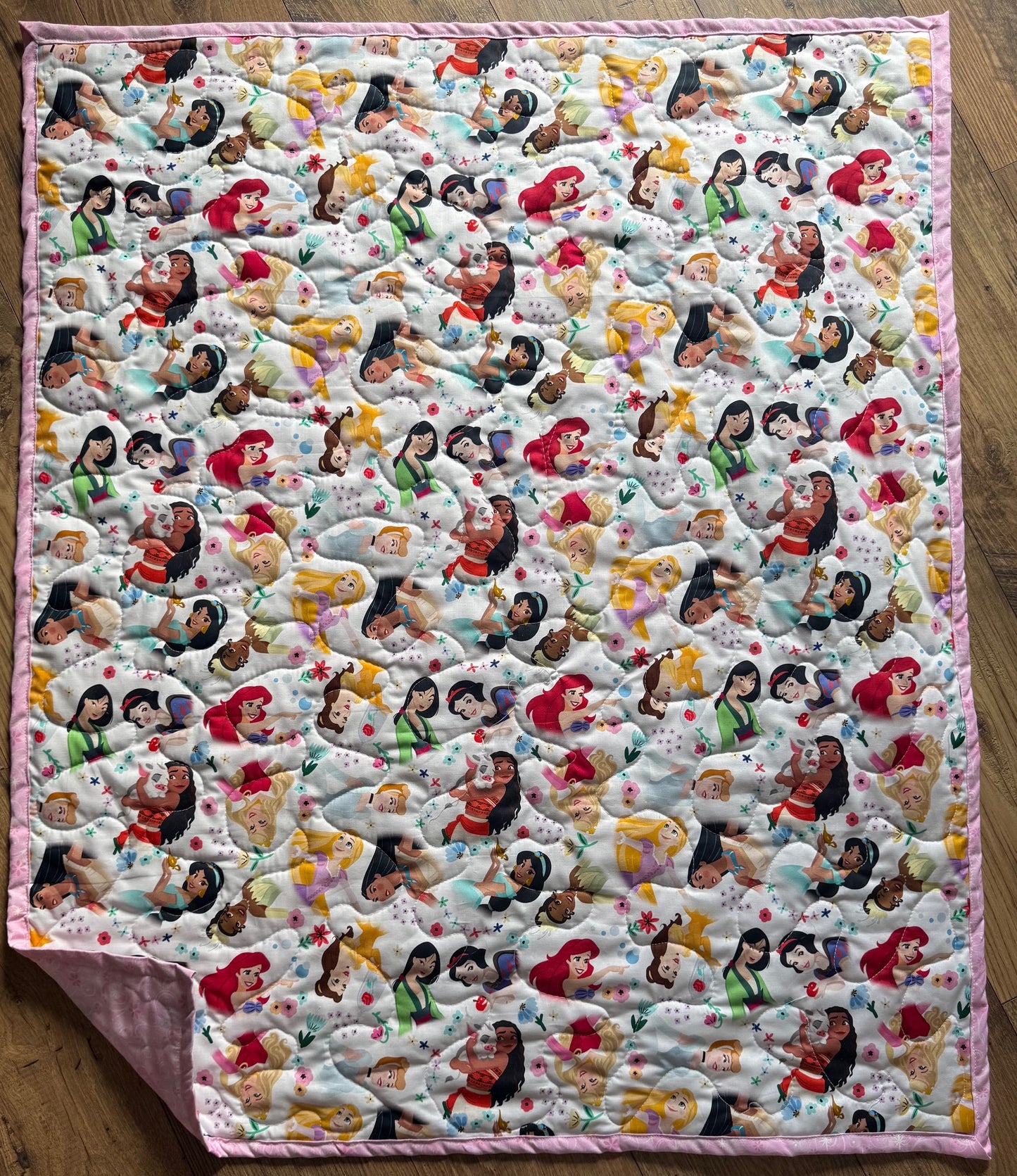 DISNEY PRINCESS Inspired ARIEL, SNOW WHITE, CINDERELLA, AURORA, MOANA, BELLE, JASMINE, POCAHONTAS, MULAN, RAPUNZEL, TIANA & CINDERELLA Quilted Blanket
