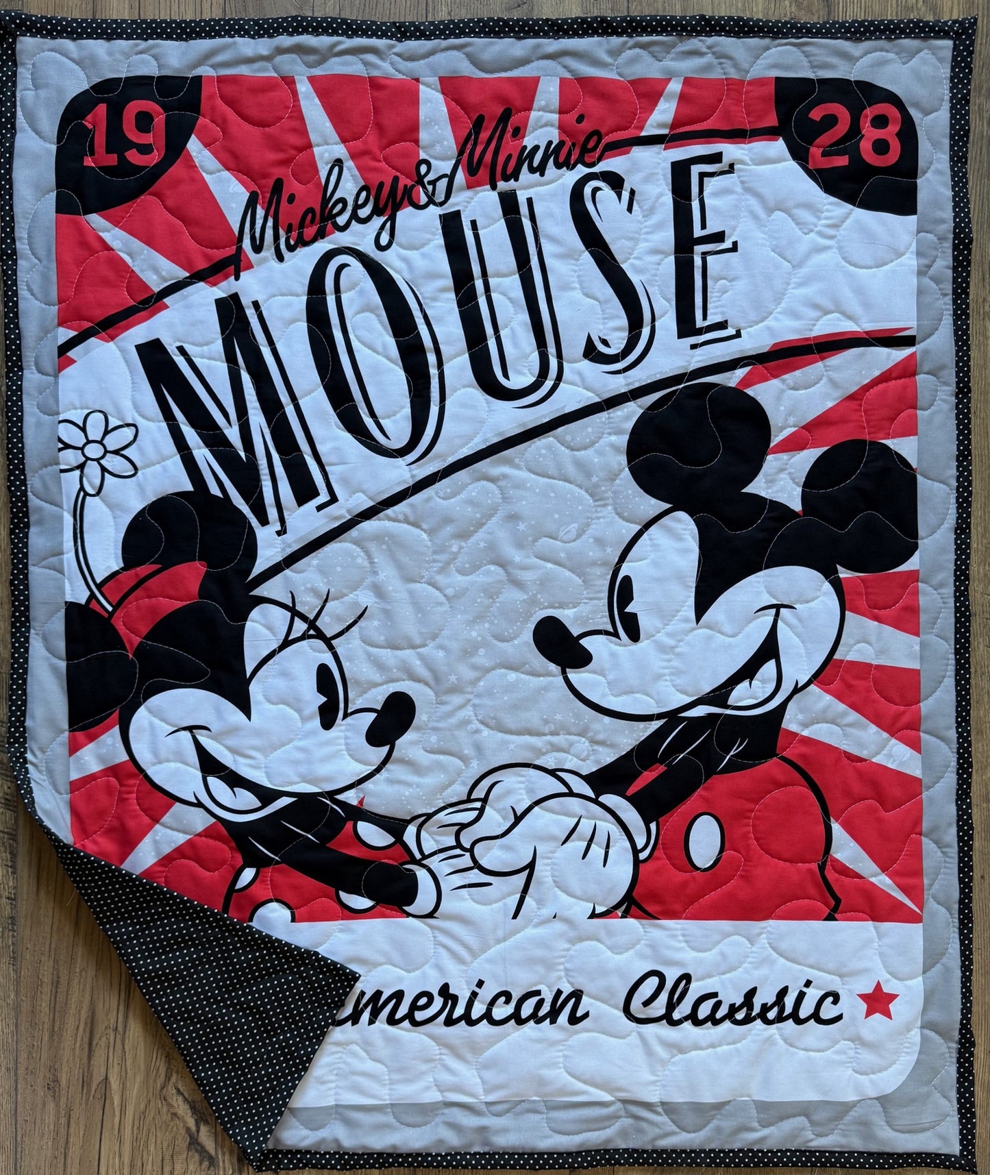 MICKEY MOUSE & MINNIE MOUSE 1928 AN AMERICAN CLASSIC QUILTED BLANKET