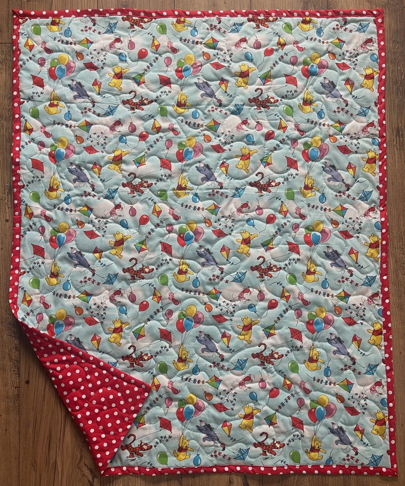 CLASSIC WINNIE THE POOH CHARACTERS FLYING KITES AND BALLOONS INSPIRED QUILTED BLANKET