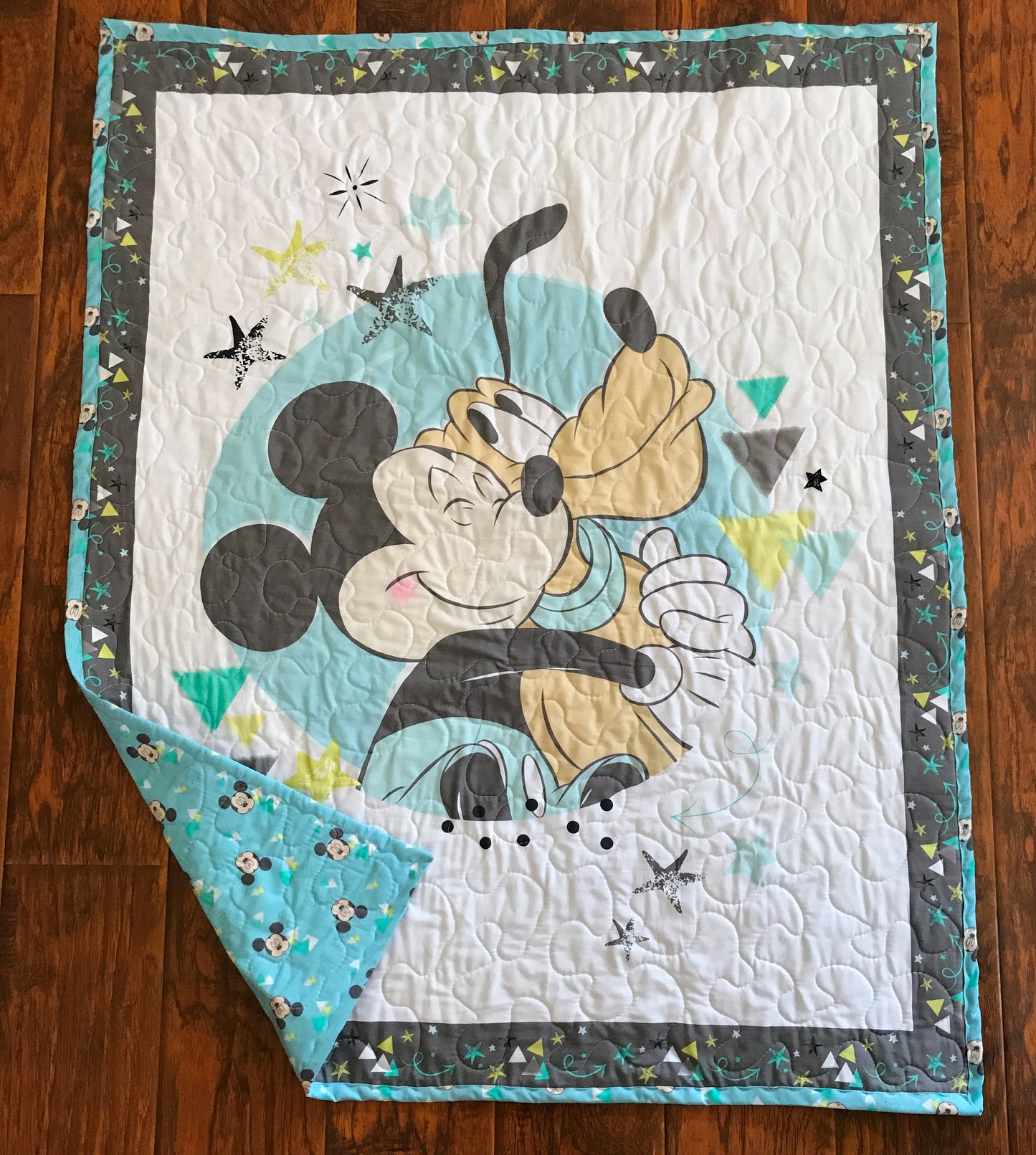 MICKEY MOUSE & PLUTO HUGS INSPIRED QUILTED BLANKET
