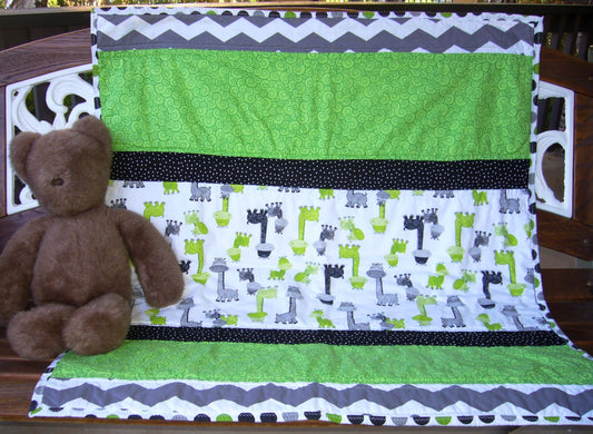 Friendly Giraffe Borders Quilt Baby Nursery Child Toddler Bedding to Adult Lap Blanket