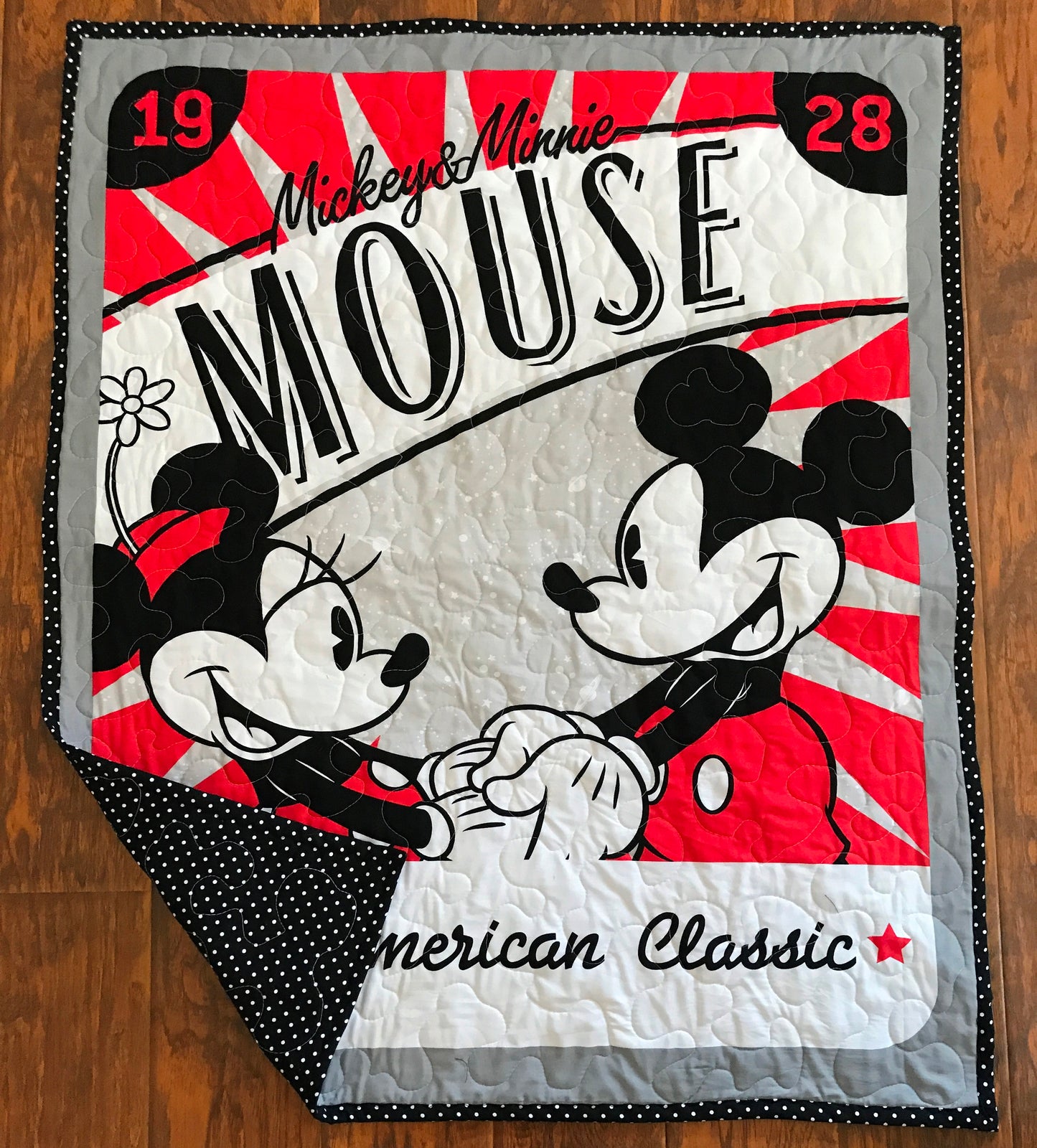 MICKEY MOUSE & MINNIE MOUSE 1928 AN AMERICAN CLASSIC QUILTED BLANKET