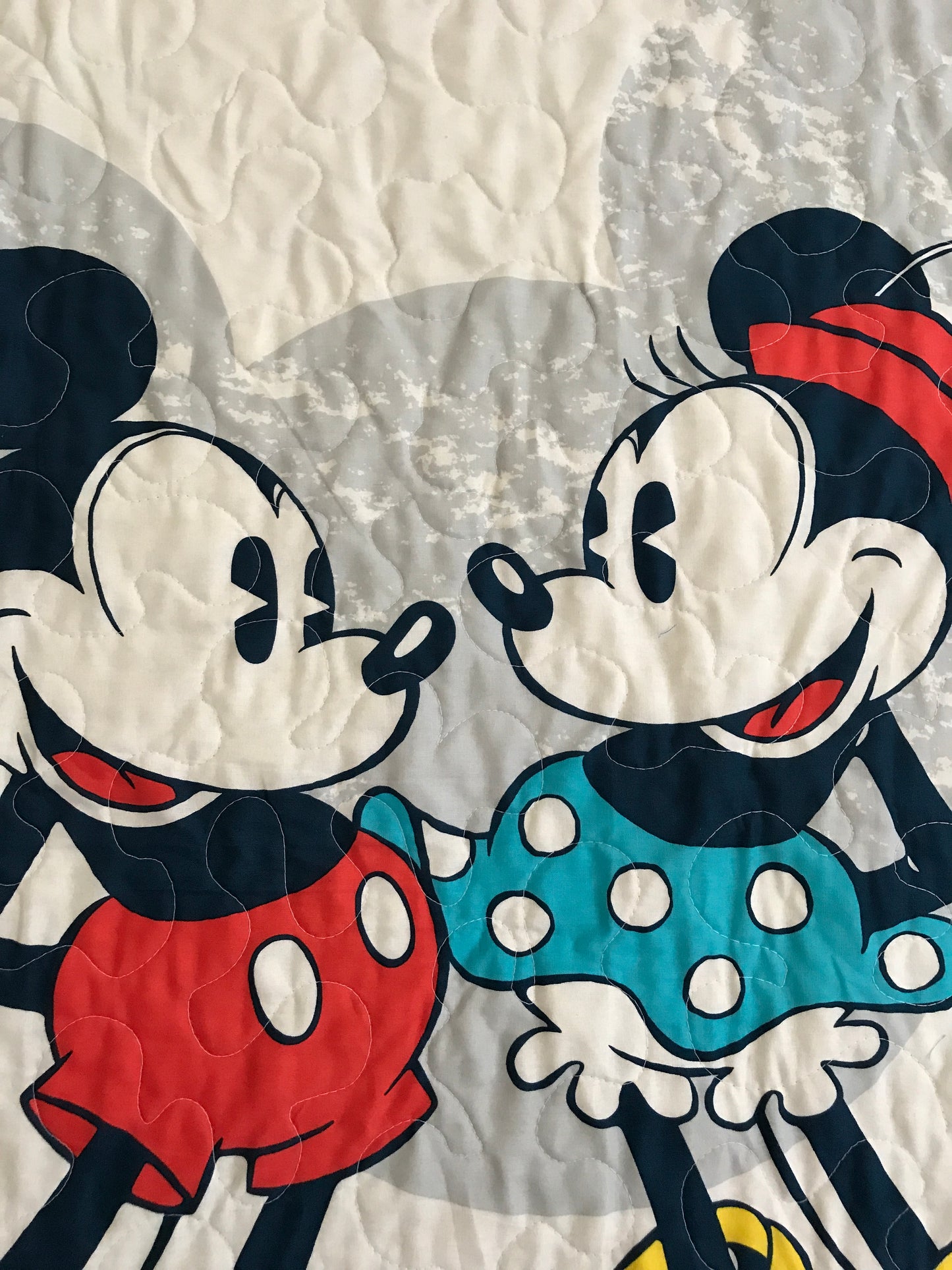 DISNEY MICKEY MOUSE & MINNIE MOUSE Inspired Quilted Blanket
