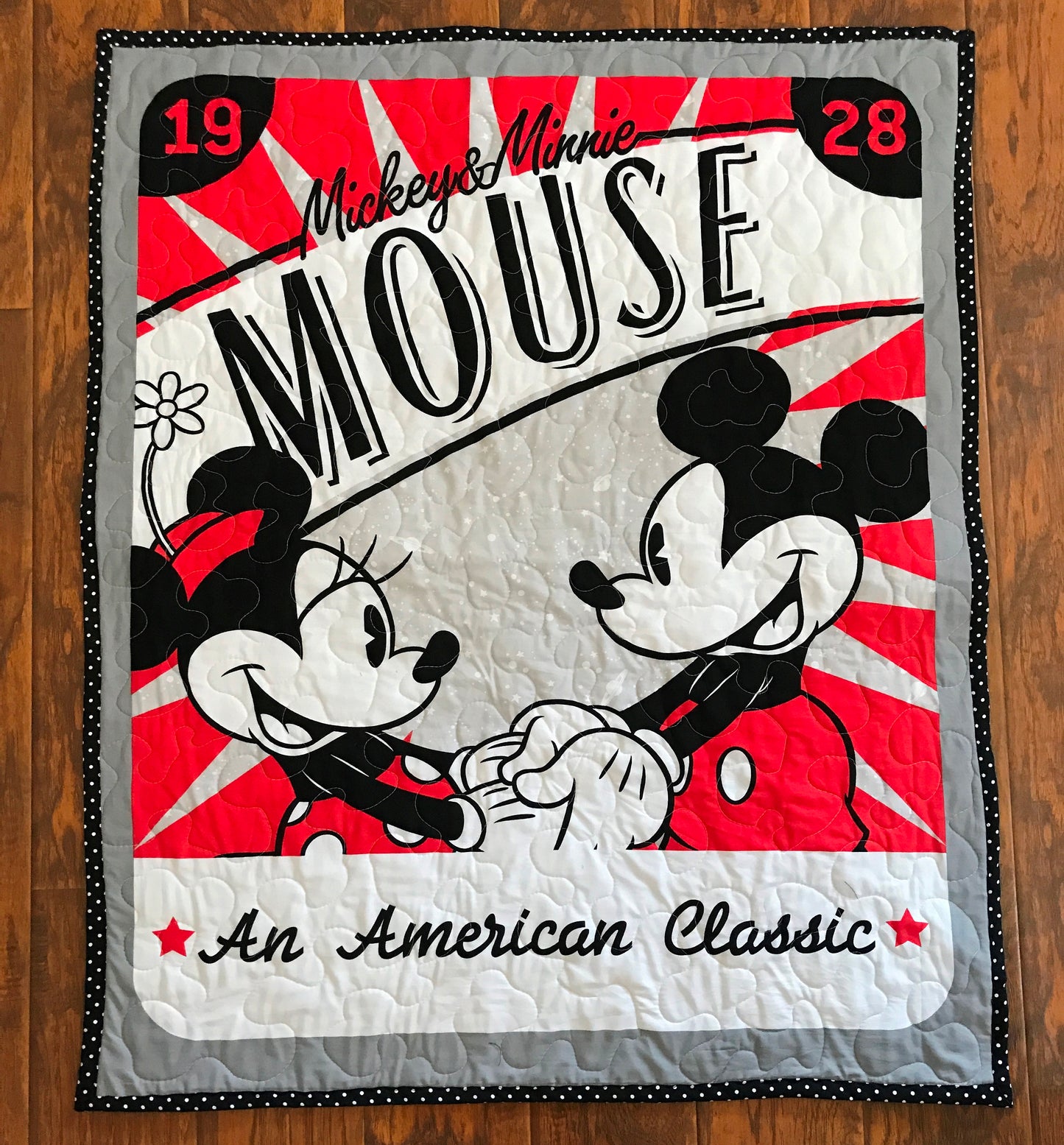 MICKEY MOUSE & MINNIE MOUSE 1928 AN AMERICAN CLASSIC QUILTED BLANKET