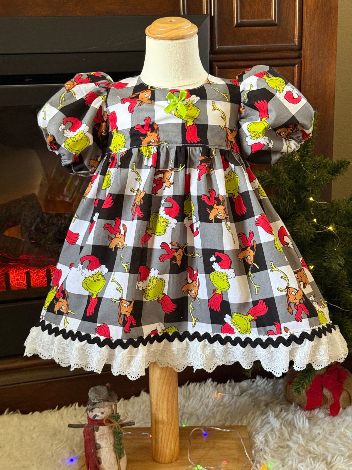 Girls and Toddlers CHRISTMAS HOW THE GRINCH STOLE CHRISTMAS BUFFALO CHECK Vintage Babydoll style dress with puff sleeves, bow on the back
