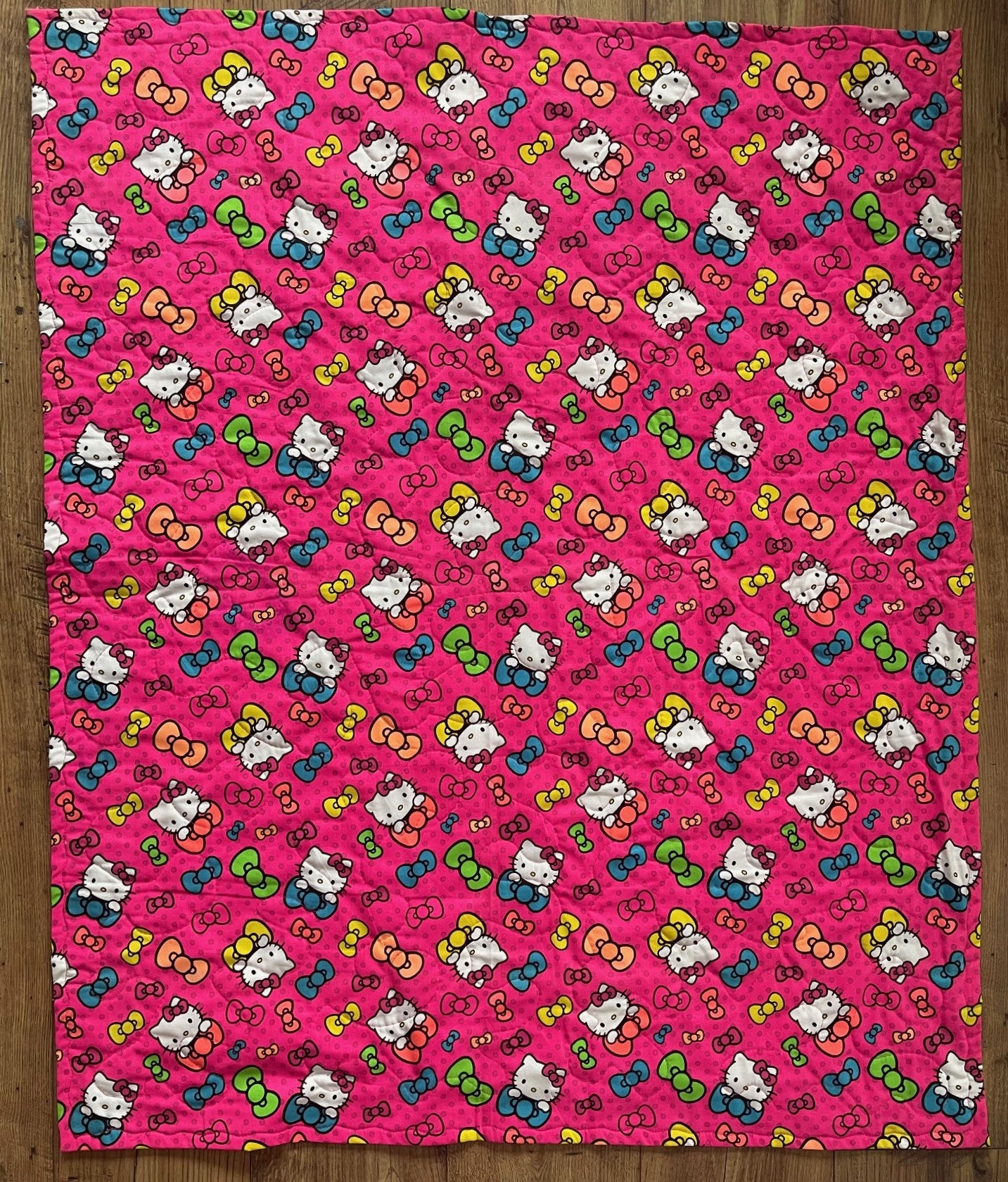 KITTY NEON EXPRESSIONS QUILTED BLANKET