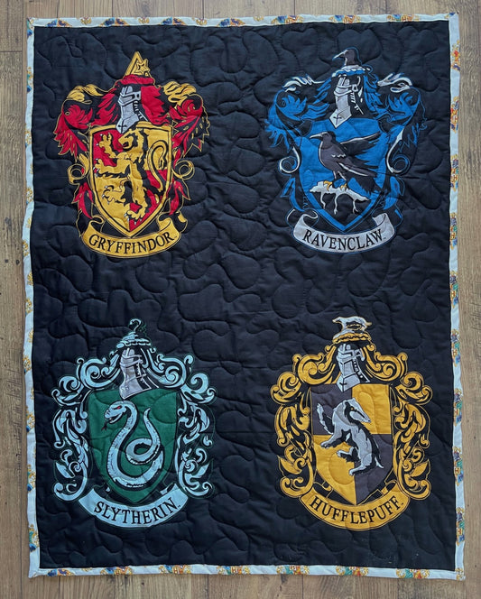 HARRY POTTER HOUSE CRESTS WIZARD WORLDS, RAVENCLAW, GRYFFINDOR, HUFFLEPUFF, SLYHERIN INSPIRED QUILTED BLANKET