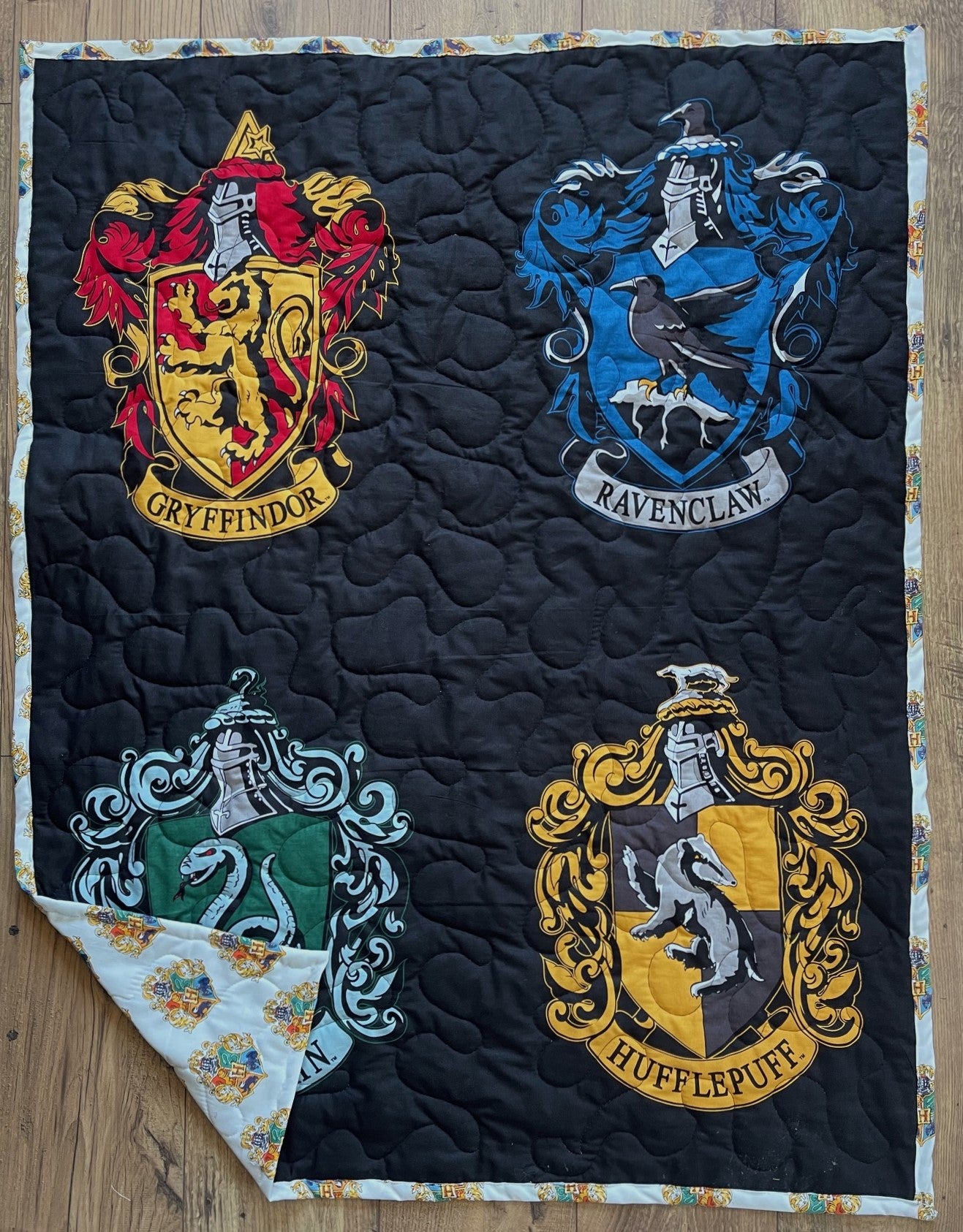 HARRY POTTER HOUSE CRESTS WIZARD WORLDS, RAVENCLAW, GRYFFINDOR, HUFFLEPUFF, SLYHERIN INSPIRED QUILTED BLANKET