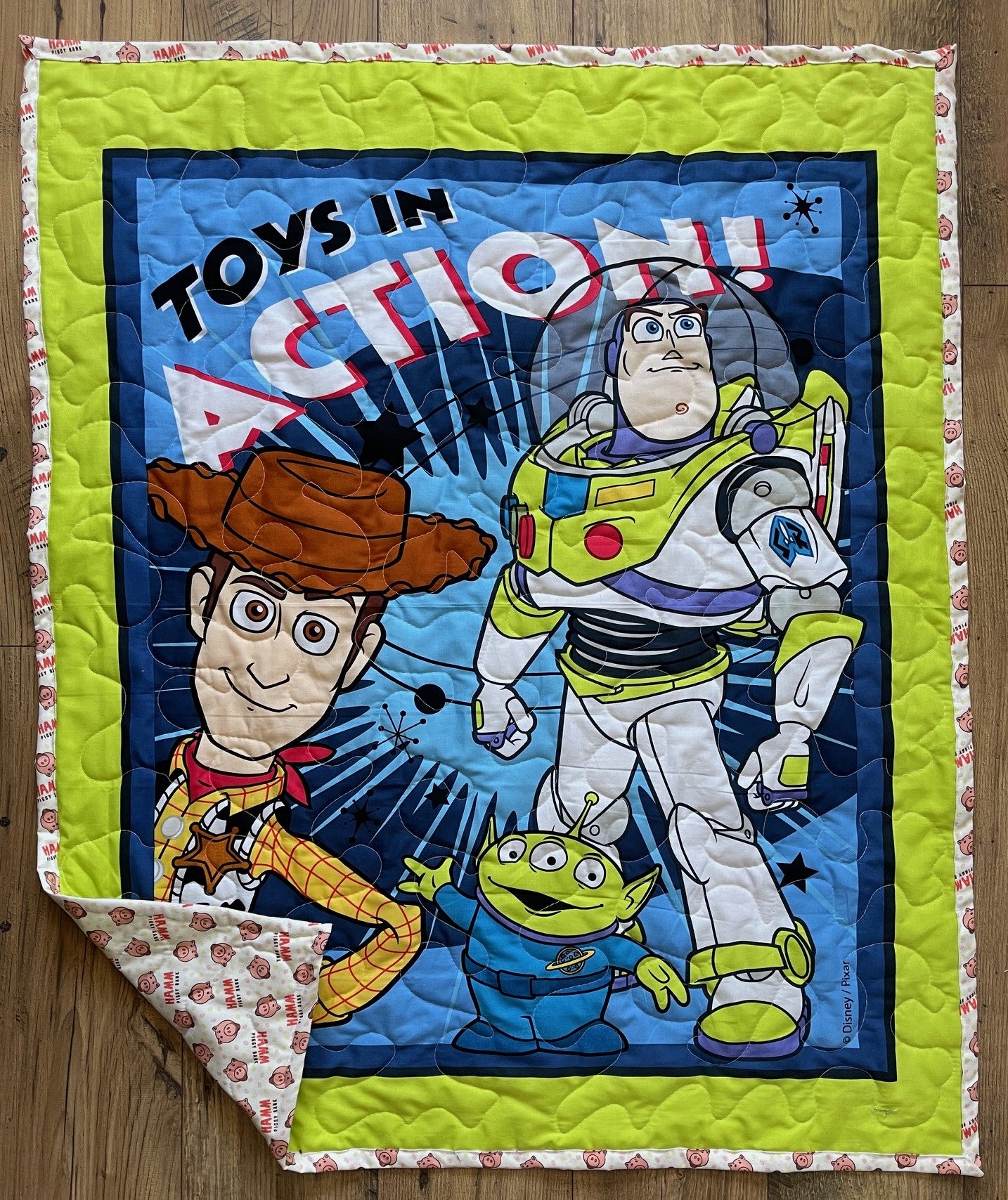 TOY STORY *TOYS IN ACTION* BUZZ LIGHTYEAR & SHERIFF WOODY INSPIRED QUILTED BLANKET