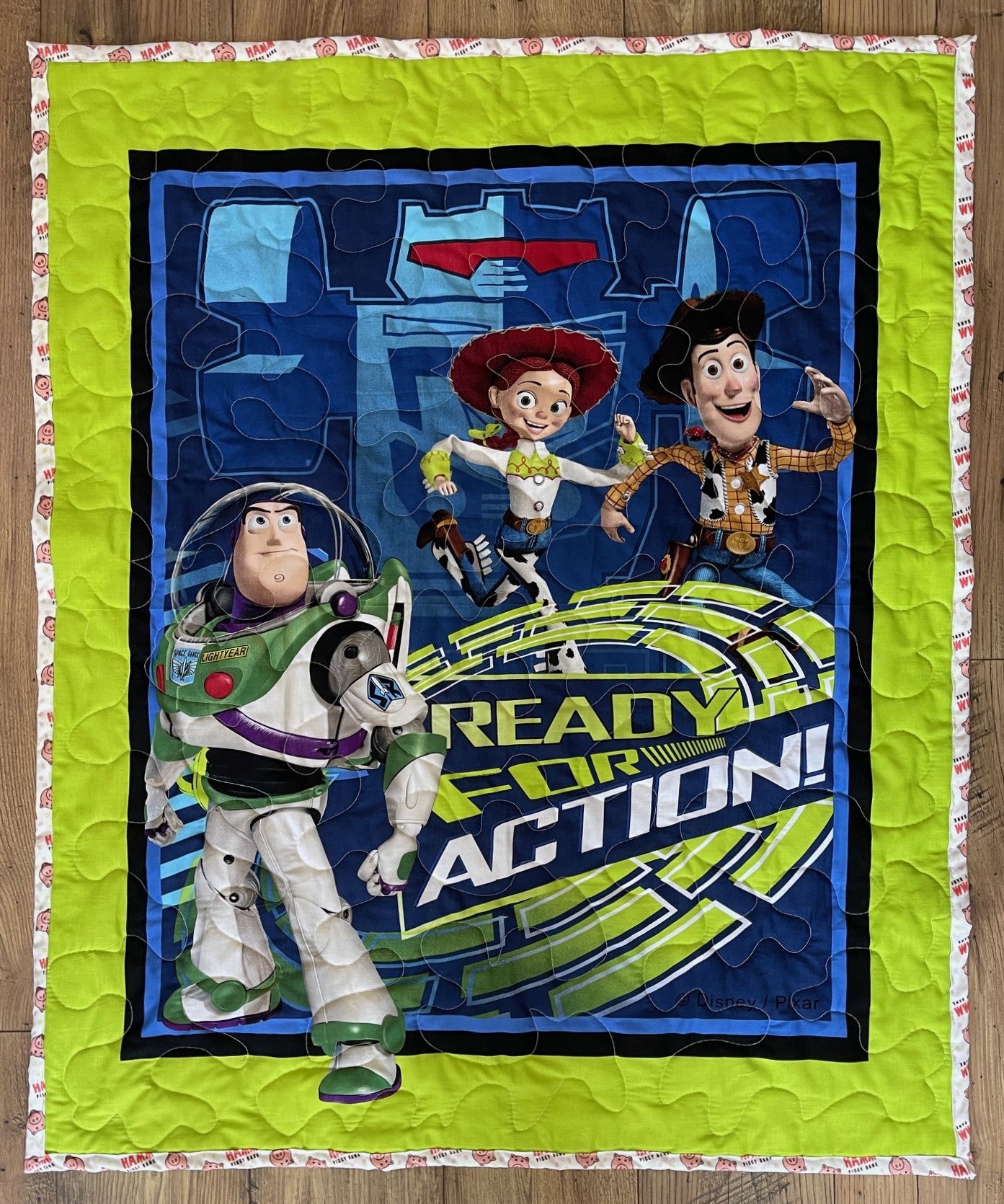 TOY STORY *READY FOR ACTION* SHERIFF WOODY, BUZZ LIGHTYEAR, JESSIE, HAMM INSPIRED QUILTED BLANKET 