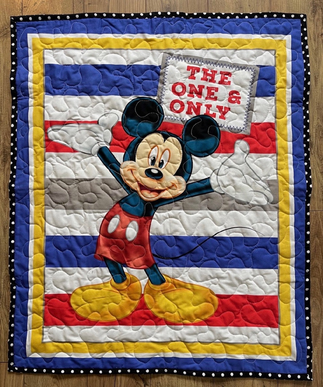 MICKEY ONE AND ONLY QUILTED BLANKET PRIMARY COLORS