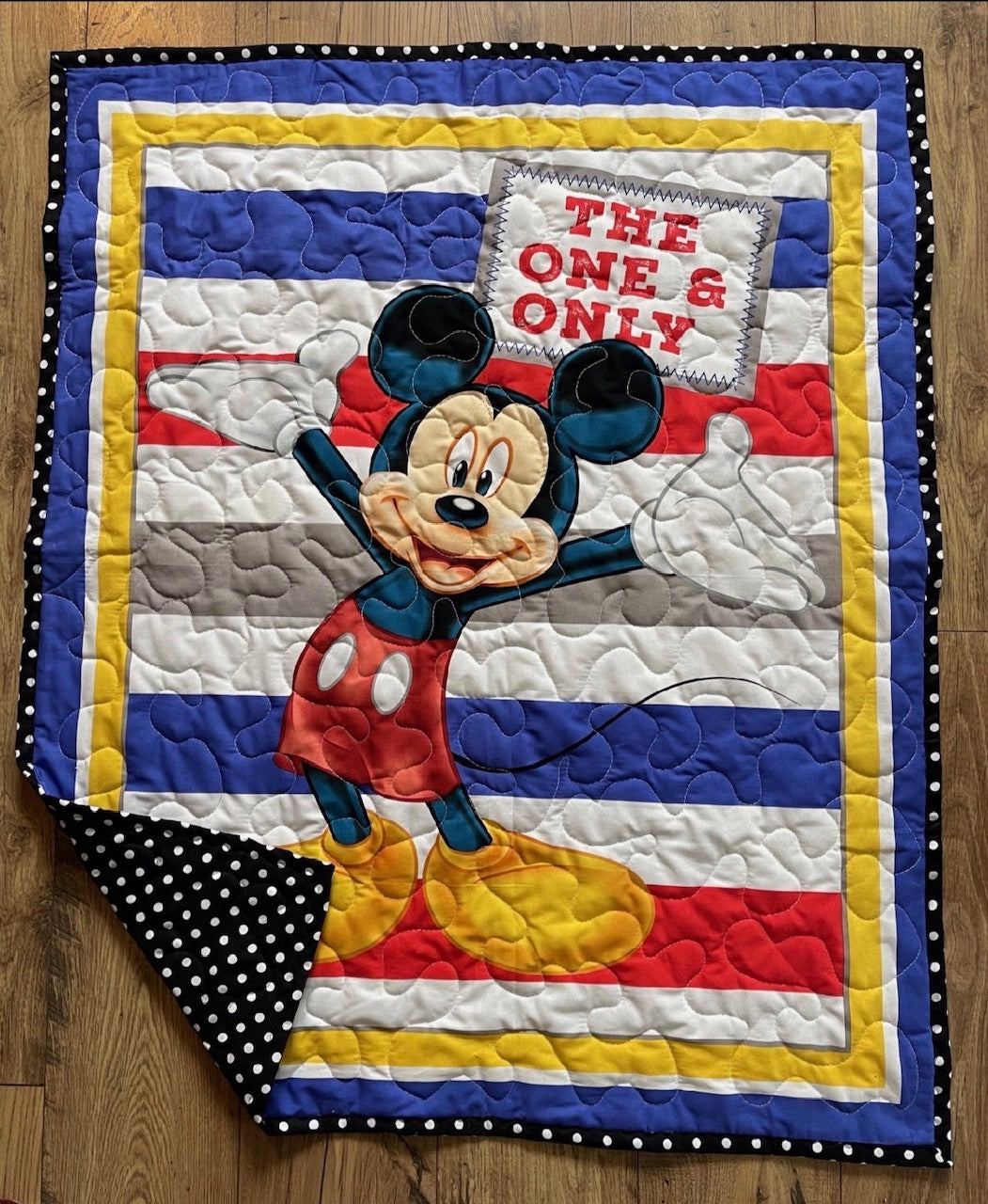 MICKEY ONE AND ONLY QUILTED BLANKET PRIMARY COLORS