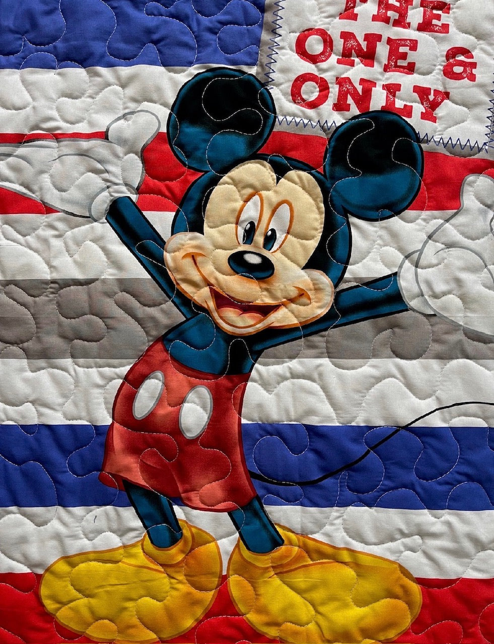 MICKEY ONE AND ONLY QUILTED BLANKET PRIMARY COLORS