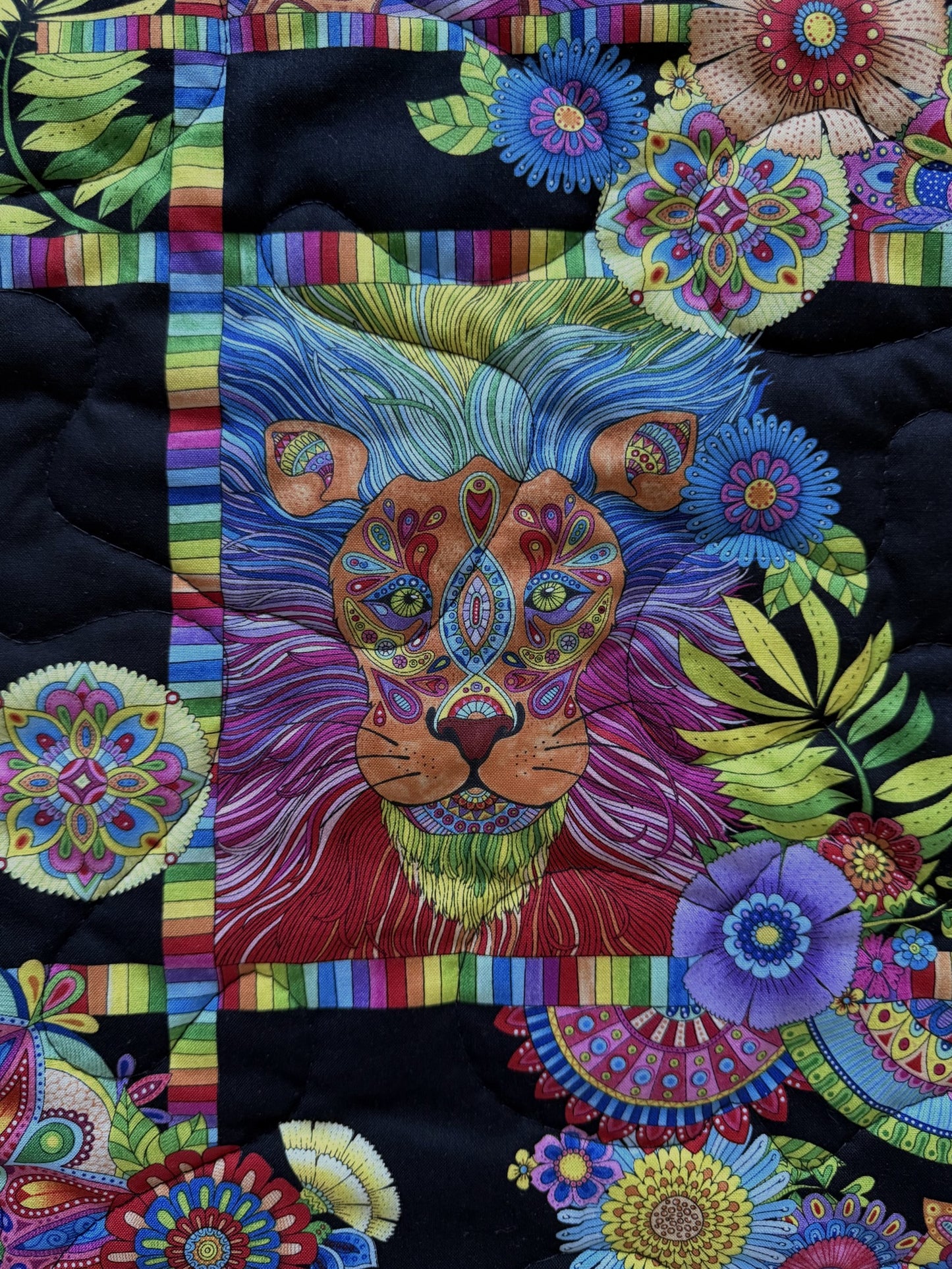 SAFARI ANIMALS BRIGHT MOZIAC ABSTRACT LION, GIRAFFE & ZEBRA QUILTED BLANKET