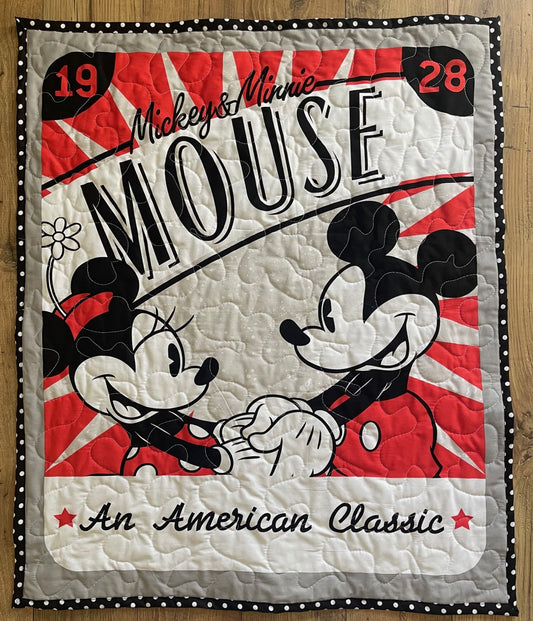 DISNEY MICKEY MOUSE & MINNIE MOUSE 1928 AN AMERICAN CLASSIC QUILTED BLANKET