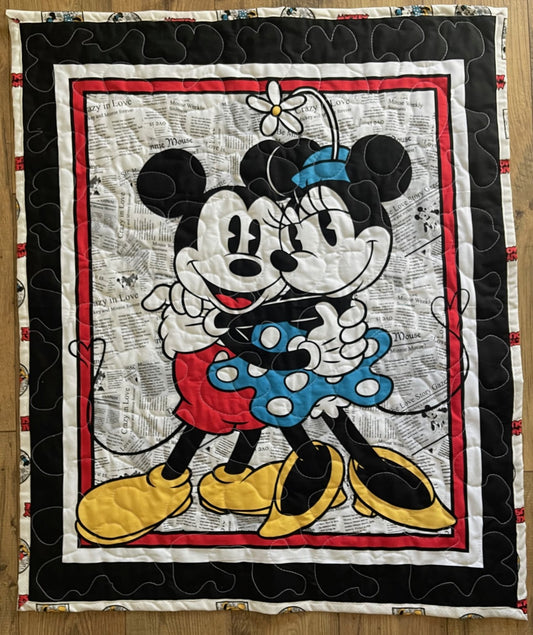 DISNEY MICKEY MOUSE & MINNIE MOUSE *CRAZY IN LOVE* Inspired Quilted Blanket