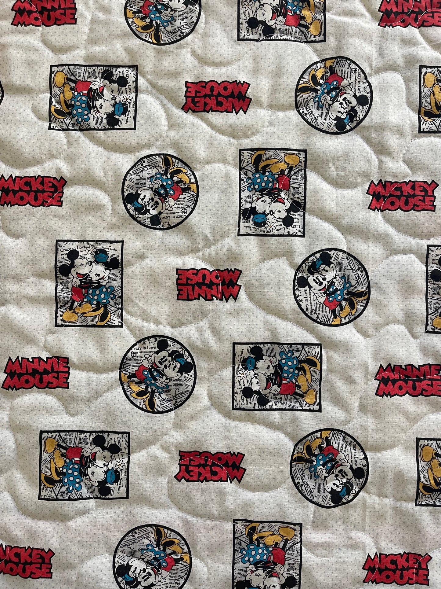 DISNEY MICKEY MOUSE & MINNIE MOUSE *CRAZY IN LOVE* Inspired Quilted Blanket