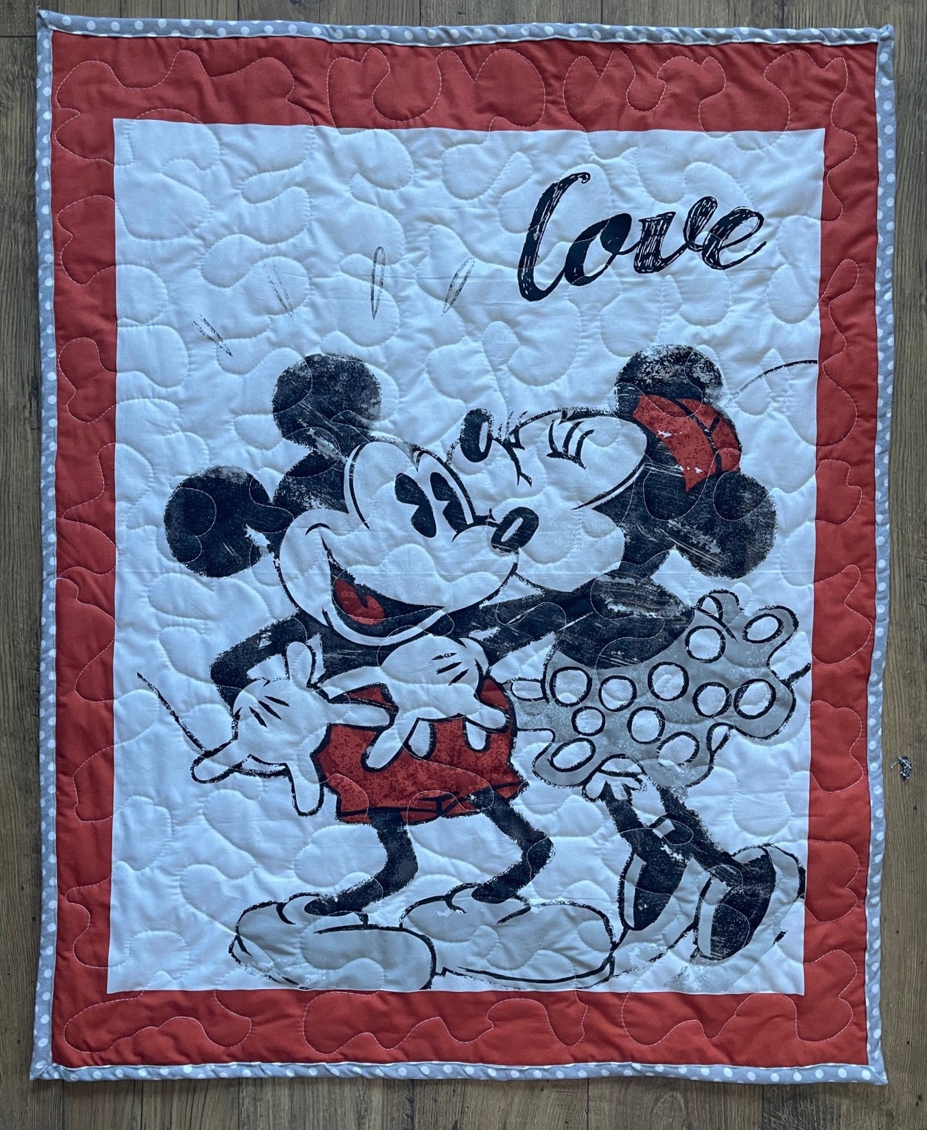 DISNEY MICKEY MOUSE & MINNIE MOUSE *LOVE* Inspired Quilted Blanket with Soft Flannel Backing