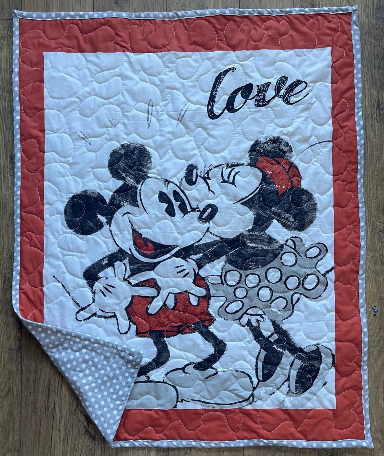 DISNEY MICKEY MOUSE & MINNIE MOUSE *LOVE* Inspired Quilted Blanket with Soft Flannel Backing