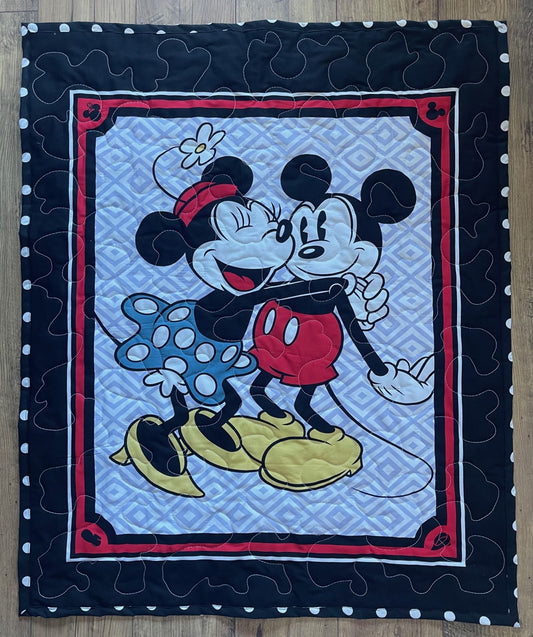 DISNEY MICKEY MOUSE & MINNIE MOUSE Inspired Quilted Blanket