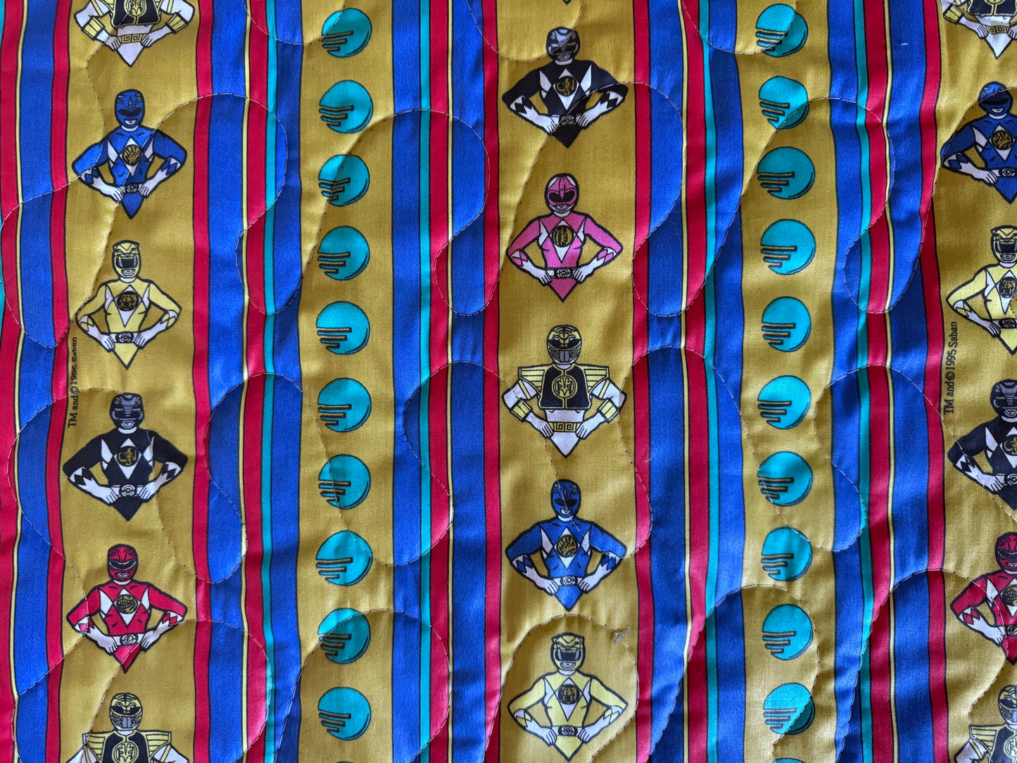 GO GO POWER RANGERS 90'S SUPERHEROES QUILTED BLANKET