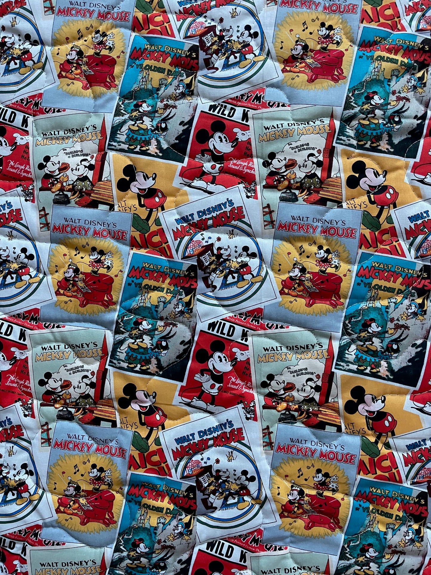 MICKEY & MINNIE MOUSE POSTERS Quilted Blanket