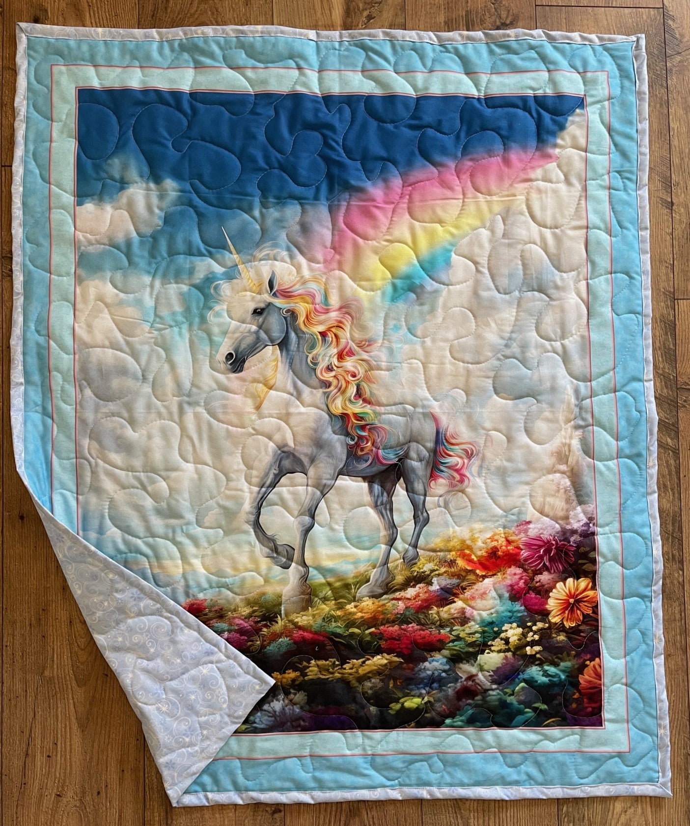 BEAUTIFUL UNICORN END OF THE RAINBOW QUILTED BLANKET WITH SHIMMERY GLITTER BACKING FABRIC