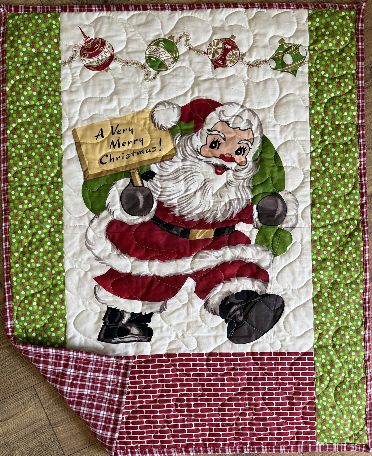 A VERY MERRY CHRISTMAS! HERE COMES SANTA CLAUS Quilted Blanket