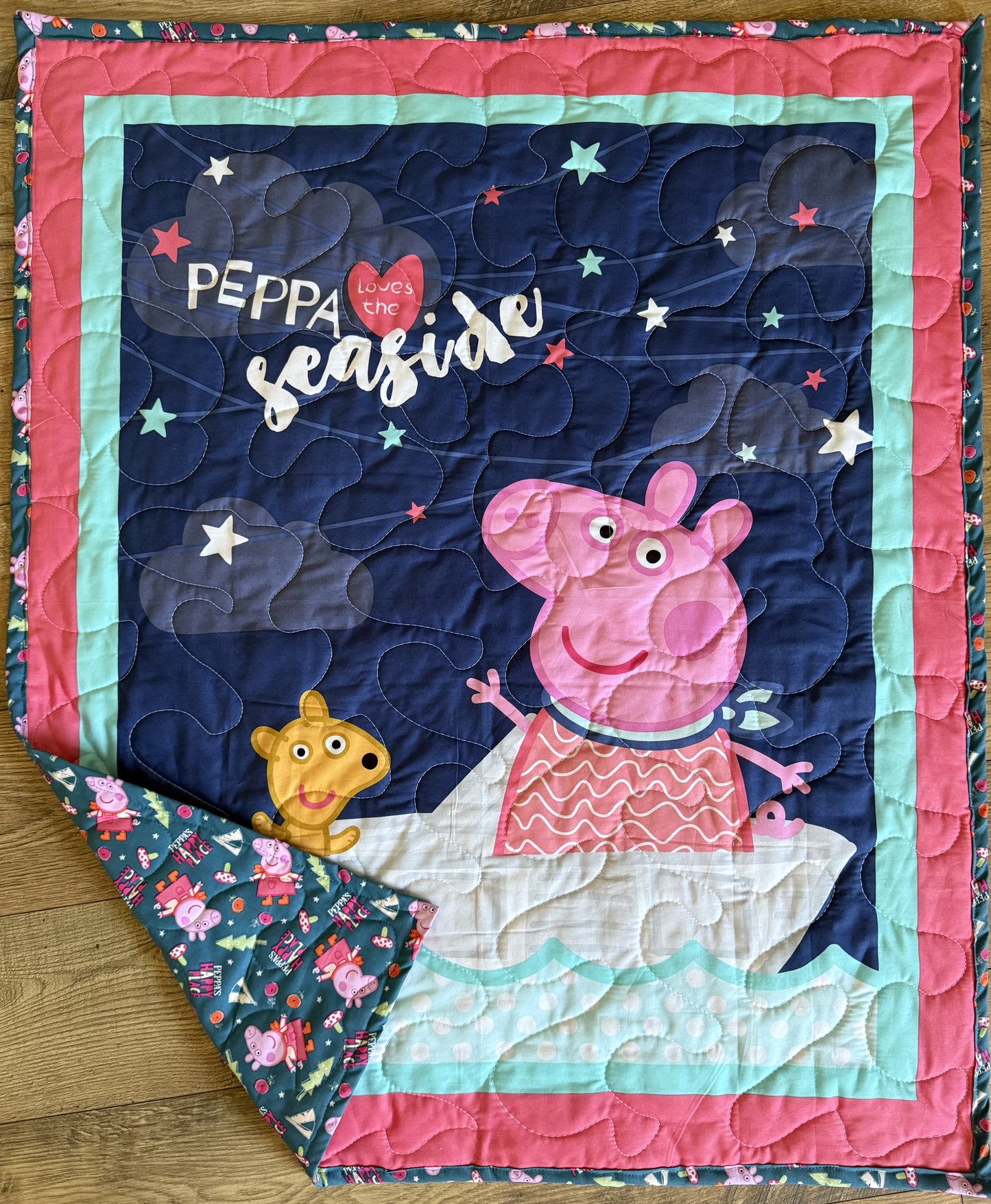 PEPPA PIG CARTOON Inspired PEPPA LOVES THE SEASIDE Quilted Blanket