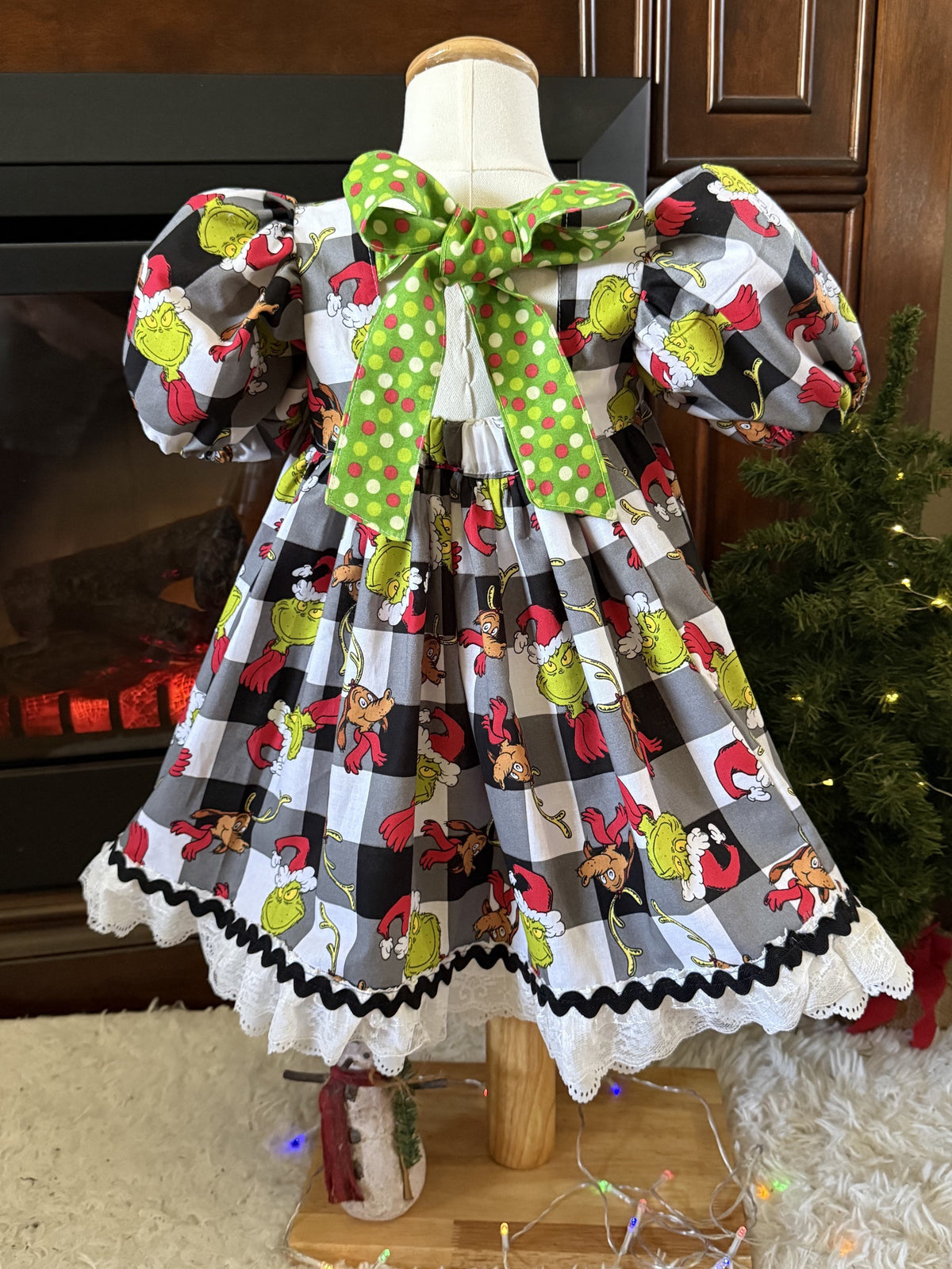 Girls and Toddlers CHRISTMAS HOW THE GRINCH STOLE CHRISTMAS BUFFALO CHECK Vintage Babydoll style dress with puff sleeves, bow on the back