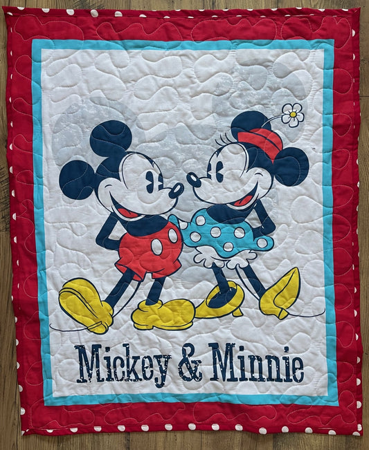 DISNEY MICKEY MOUSE & MINNIE MOUSE Inspired Quilted Blanket