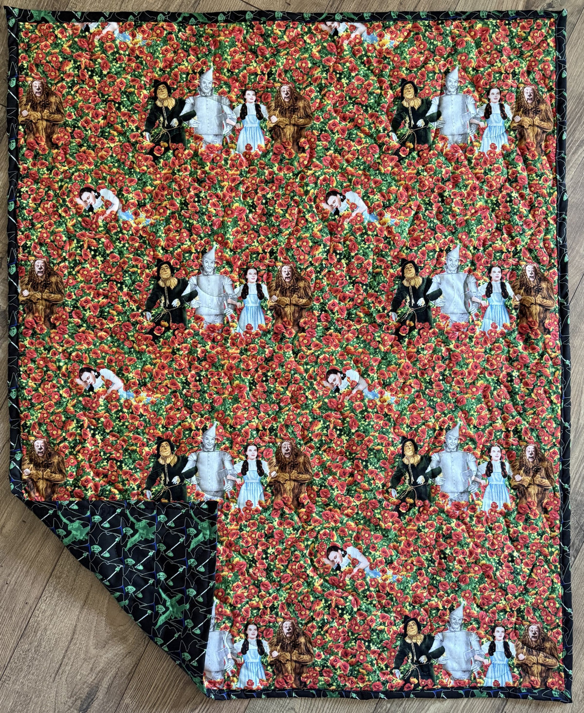 WIZARD OF OZ MOVIE, DOROTHY, TOTO, SCARECROW, TINMAN & COWARDLY LION IN THE POPPIES Inspired Reversible Quilted Blanket