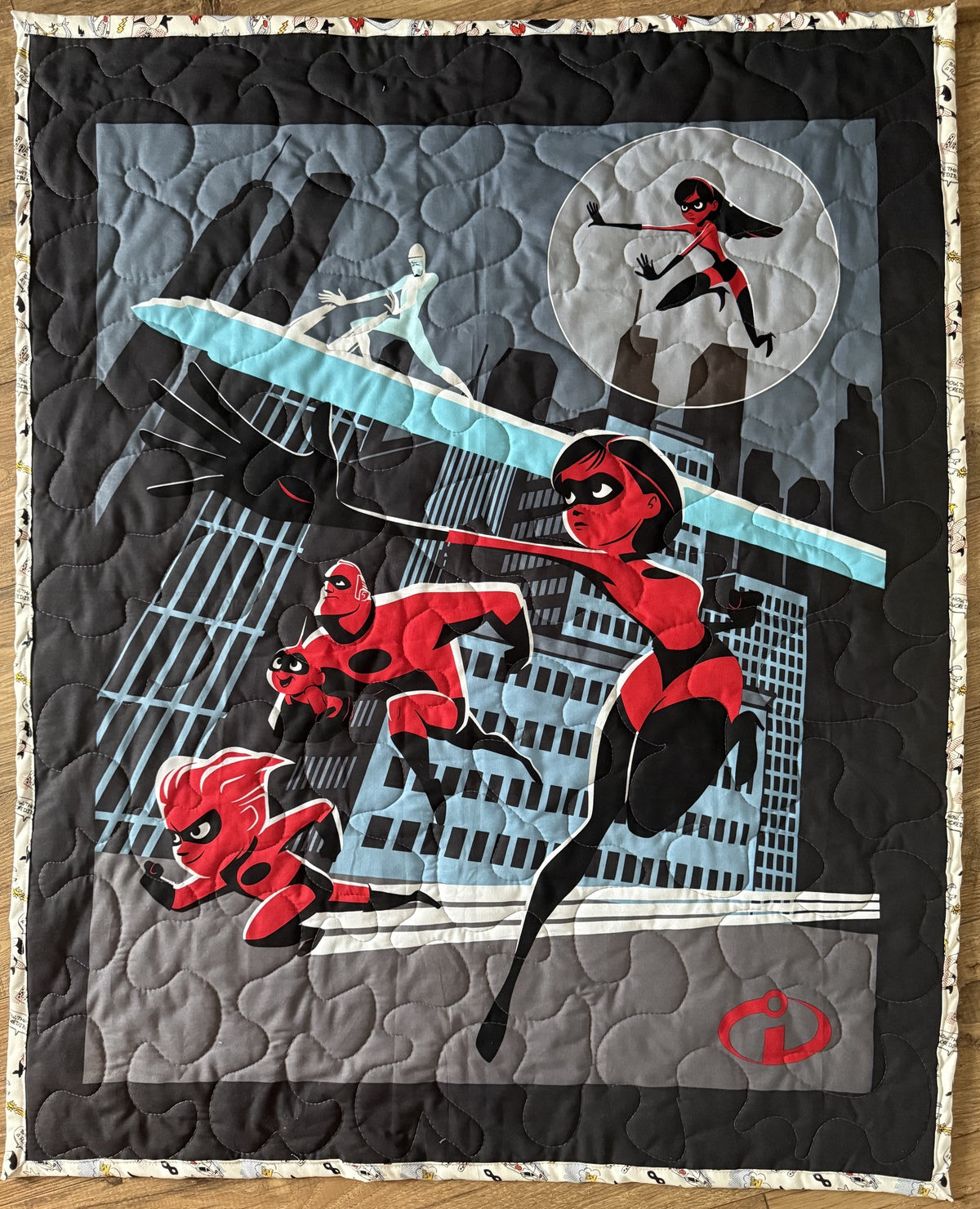THE INCREDIBLES SAVE THE CITY REVERSIBLE QUILTED BLANKET 