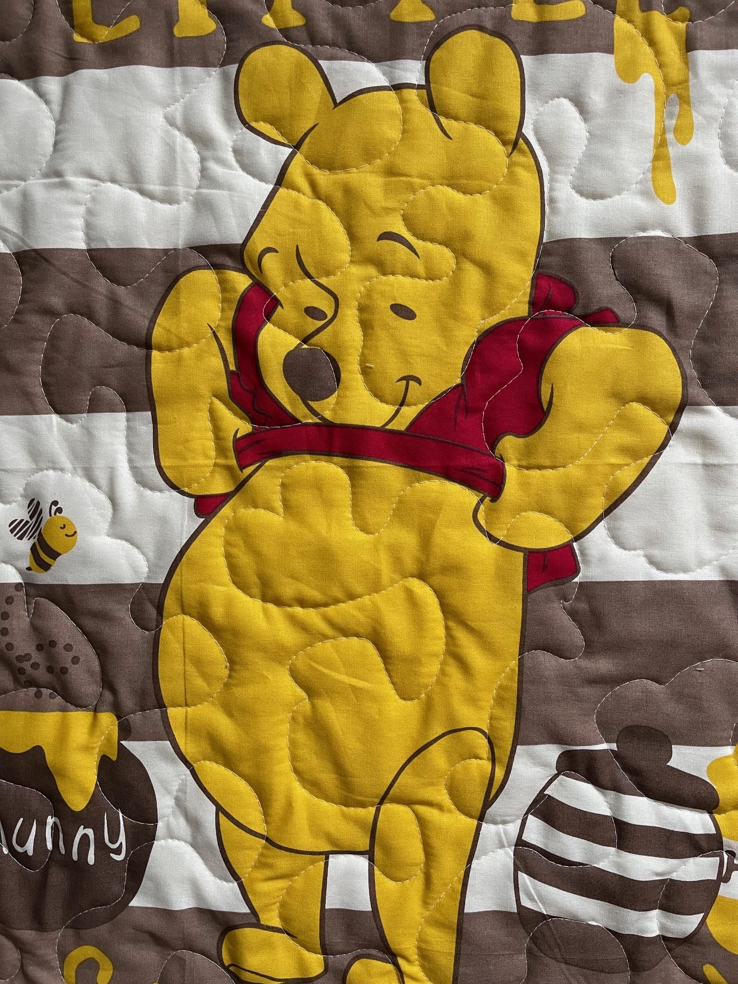 WINNIE THE POOH *TIME FOR A LITTLE SMACKEREL* HUNNY POTS & HONEYBEES Inspired Quilted Blanket