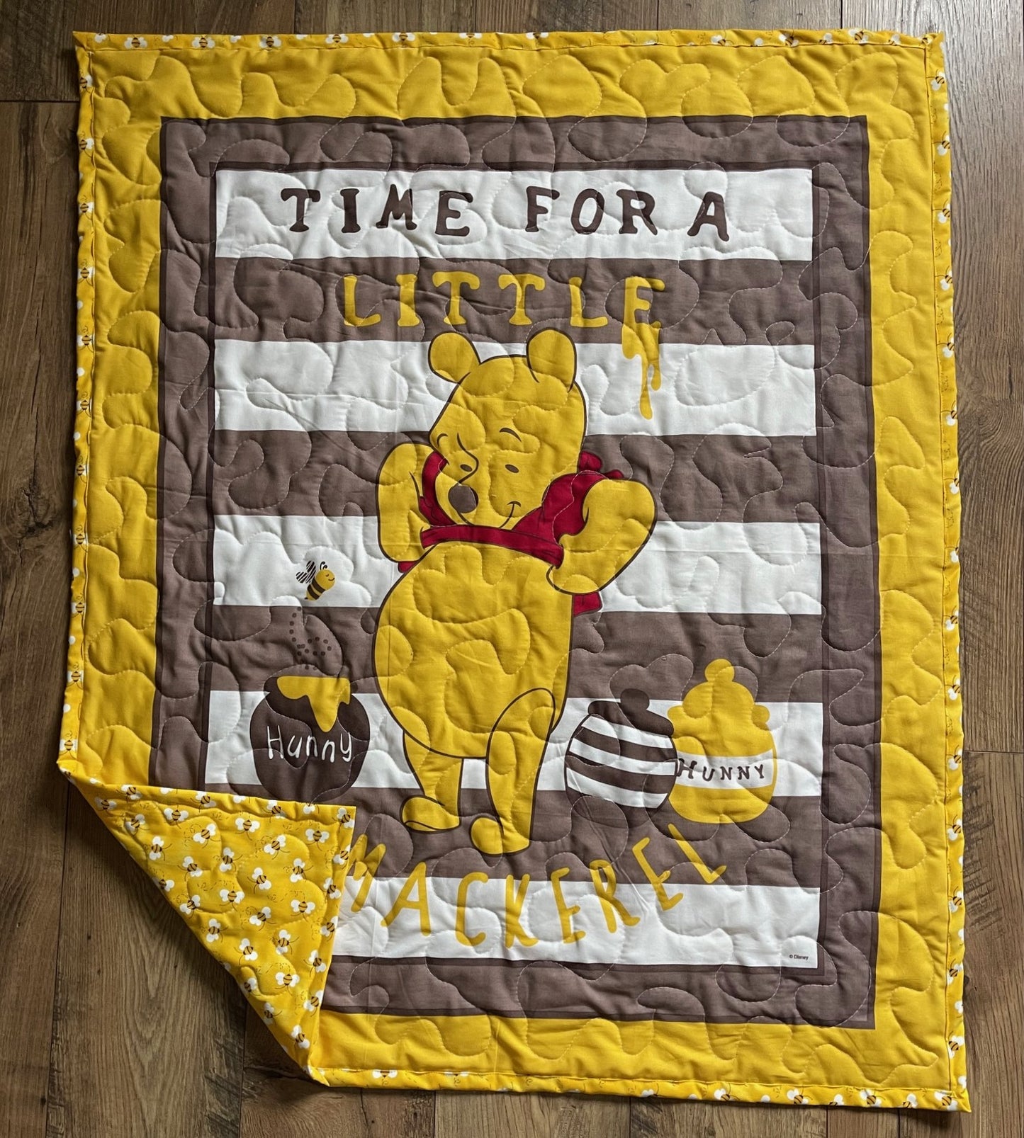 WINNIE THE POOH *TIME FOR A LITTLE SMACKEREL* HUNNY POTS & HONEY BEES Inspired Quilted Blanket