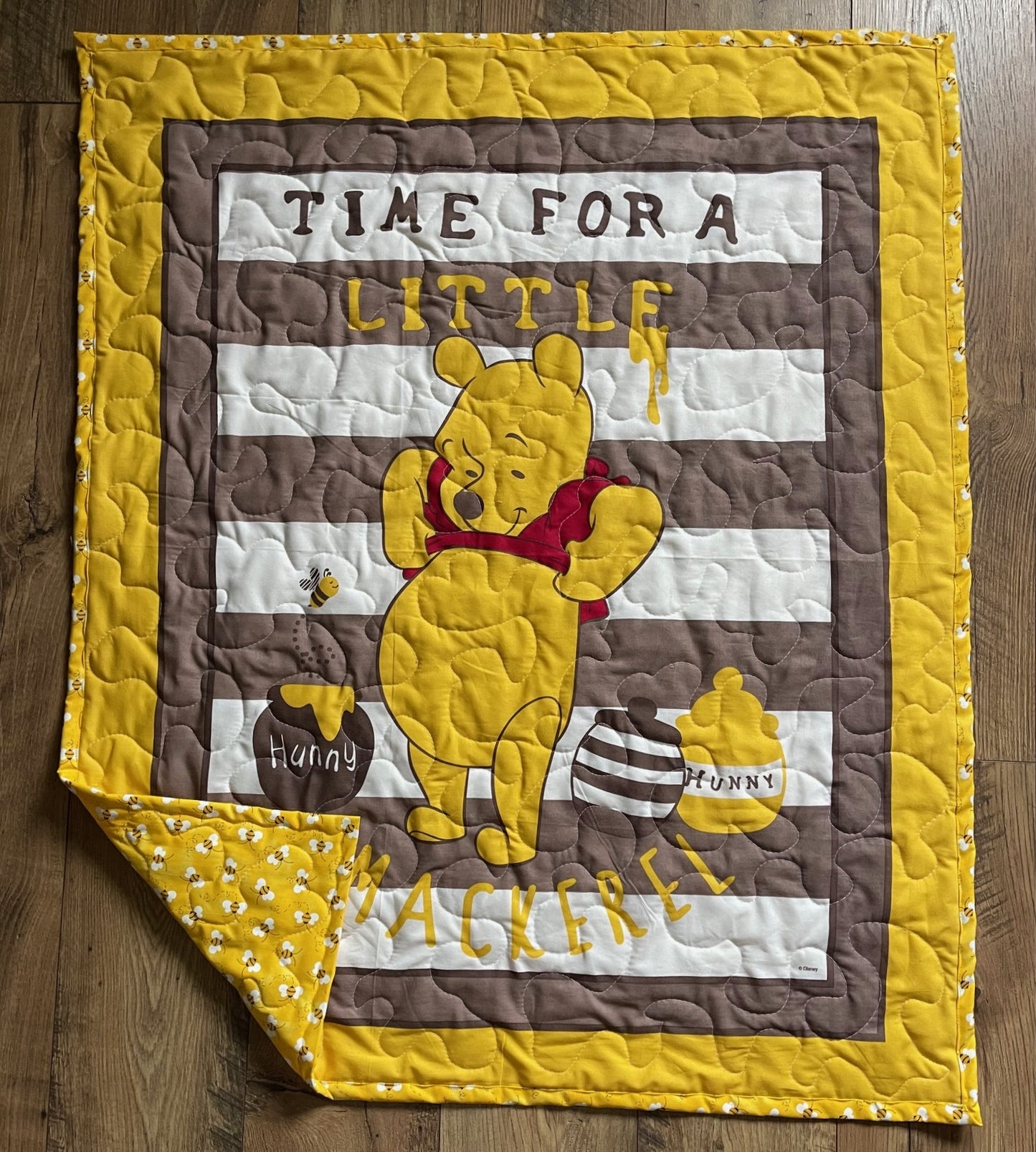 WINNIE THE POOH *TIME FOR A LITTLE SMACKEREL* HUNNY POTS & HONEYBEES Inspired Quilted Blanket